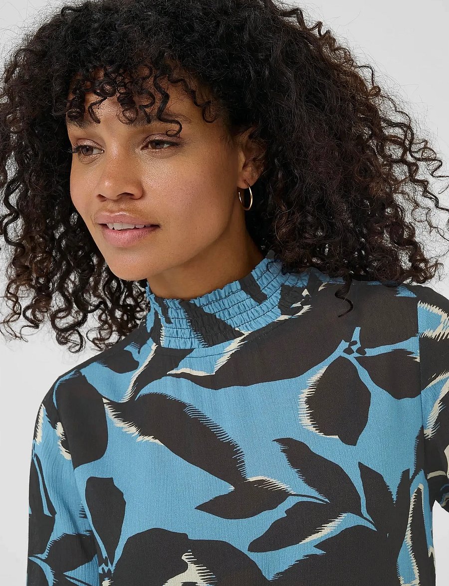 Kaffe - KAamber Smock Blouse Printed - langärmelige blusen - windward blue/black flower - 5