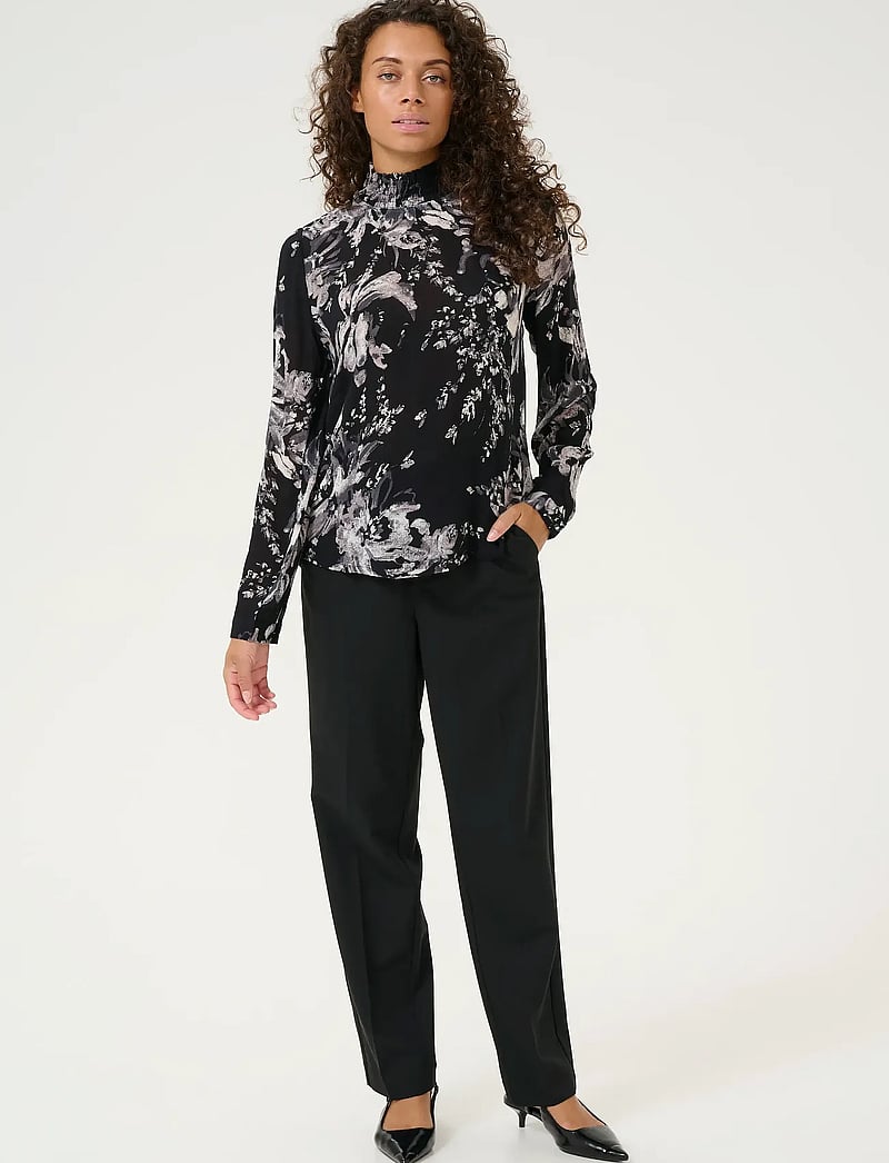 Kaffe - KAamber Smock Blouse Printed - langerma blússur - black/white painted flower - 3