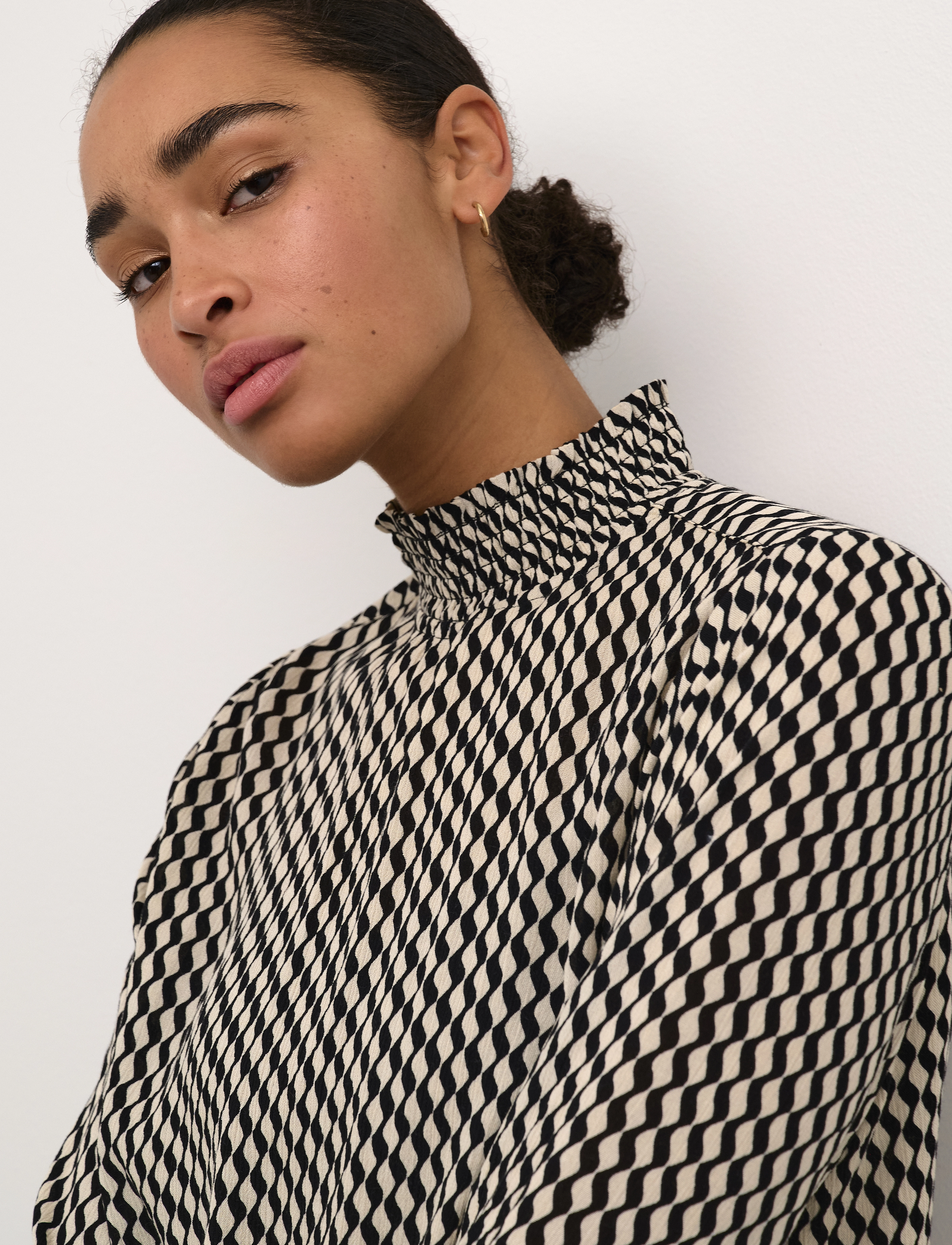 Kaffe - KAamber Smock Blouse Printed - långärmade blusar - black_white wavy print - 5