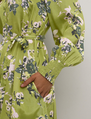 Kaffe - KApollie Short Dress Printed - summer dresses - green stencil flower print - 5