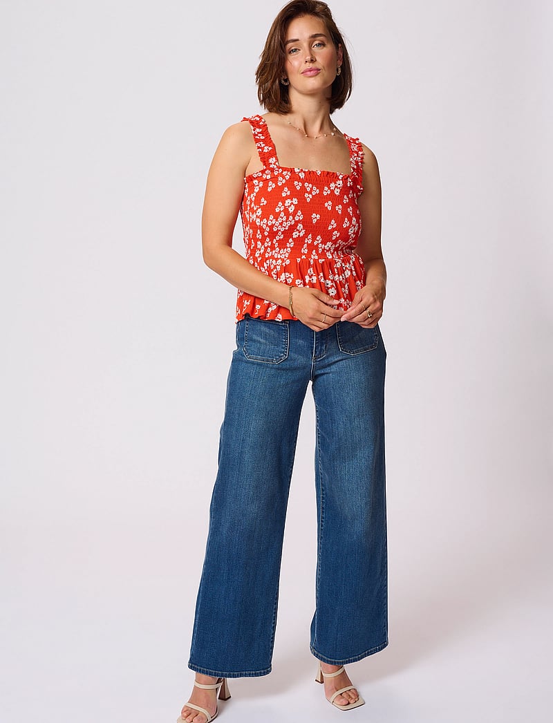 Kaffe - KAamber Smock Top - tanktops - red/chalk/red petit fleur - 3