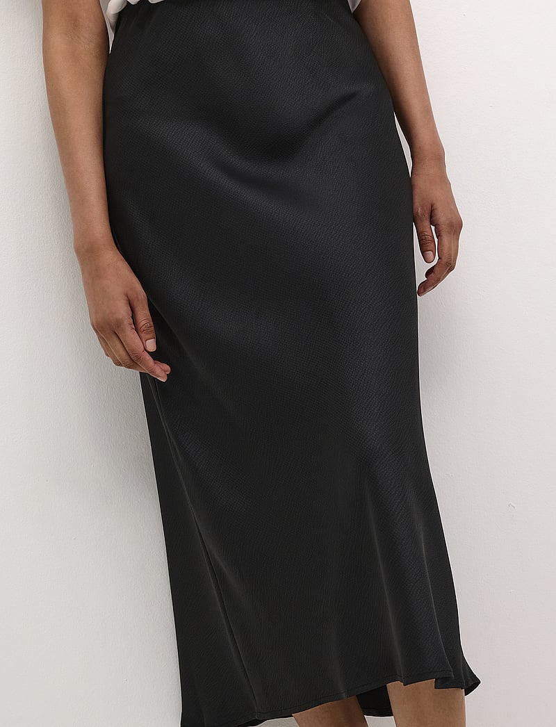 Kaffe - KAlotte Skirt - satiinist seelikud - black deep - 5