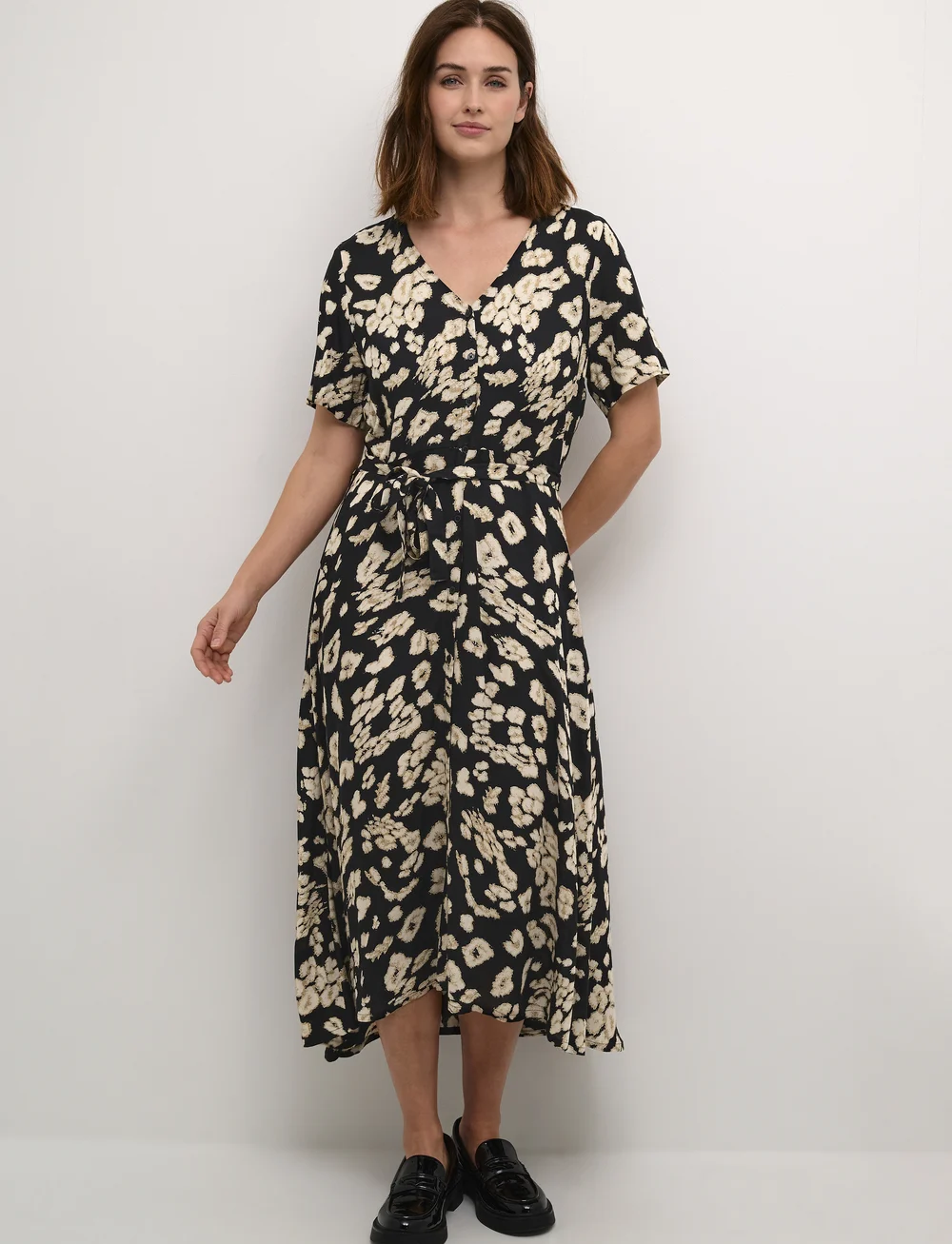 Kaffe - KAbeathe Dress - vidutinio ilgio suknelės - black/sand leo print - 0