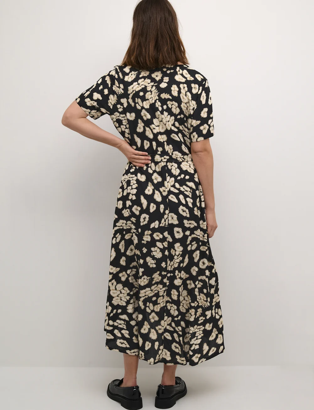 Kaffe - KAbeathe Dress - vidutinio ilgio suknelės - black/sand leo print - 3