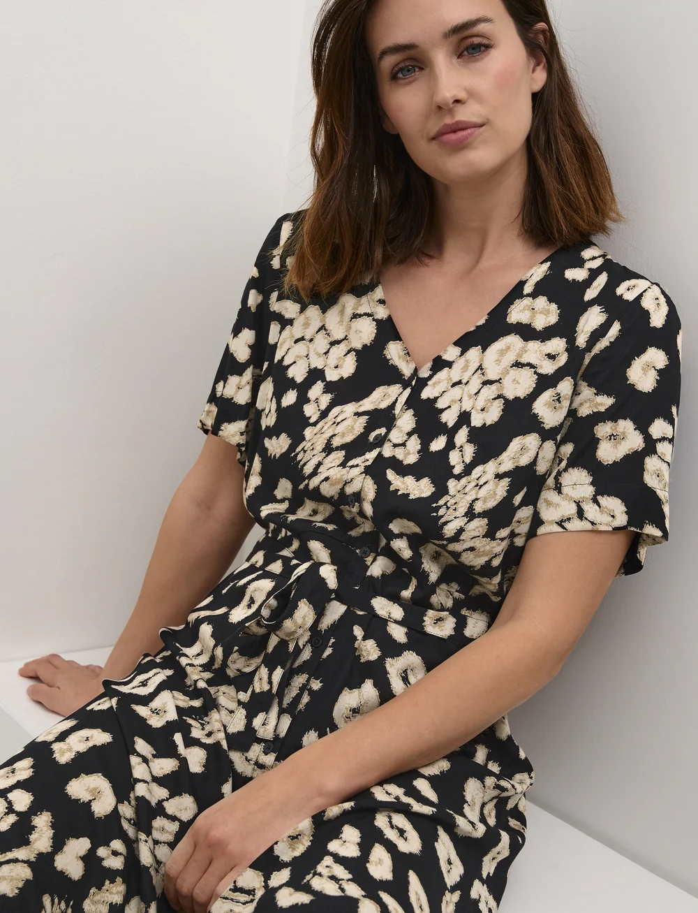 Kaffe - KAbeathe Dress - vidutinio ilgio suknelės - black/sand leo print - 4