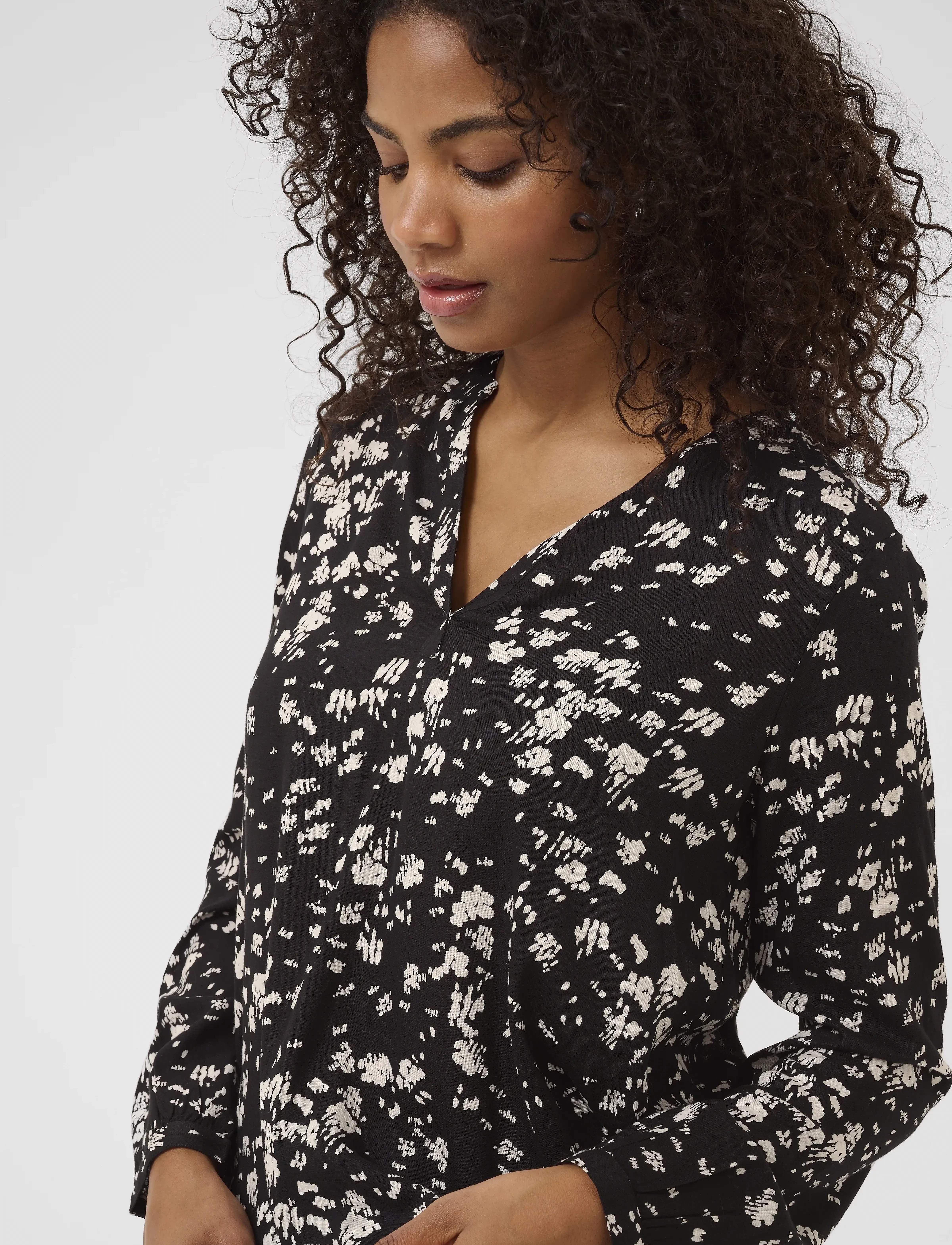 Kaffe - KAbeathe Blouse - langærmede bluser - black / chalk graphic - 5