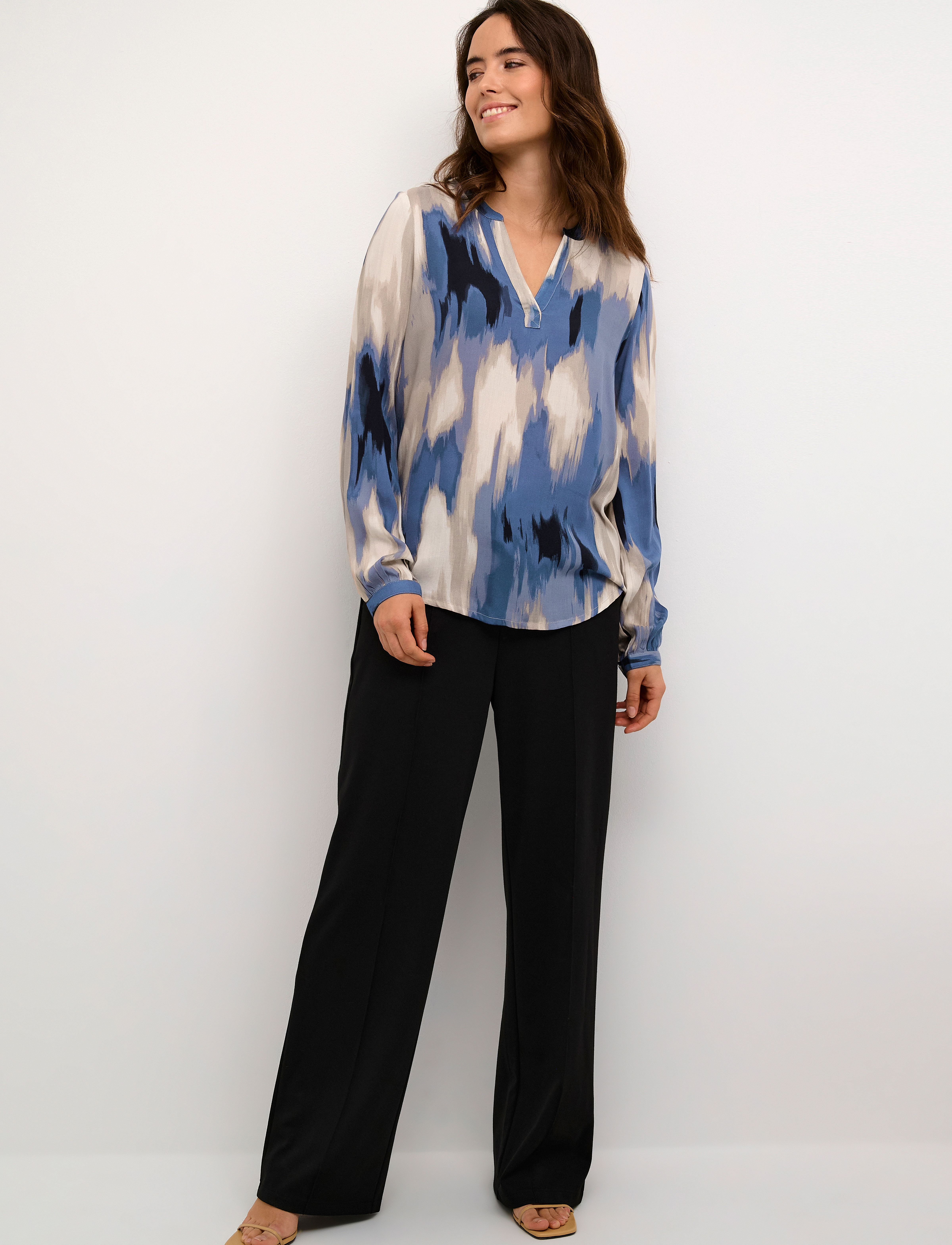 Kaffe - KAbeathe Blouse - pitkähihaiset puserot - blue abstract print - 3