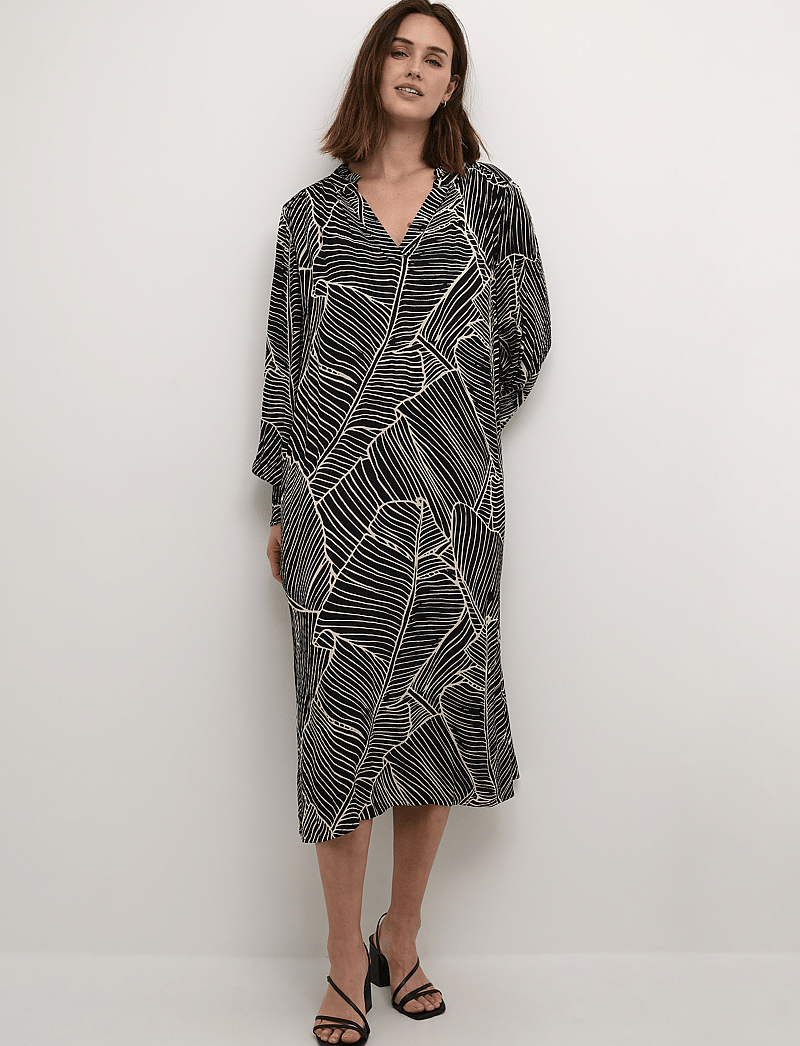 Kaffe - KAgenette Amber Dress - hemdkleider - black/turtledove leaf print - 0