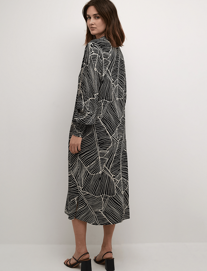 Kaffe - KAgenette Amber Dress - hemdkleider - black/turtledove leaf print - 3
