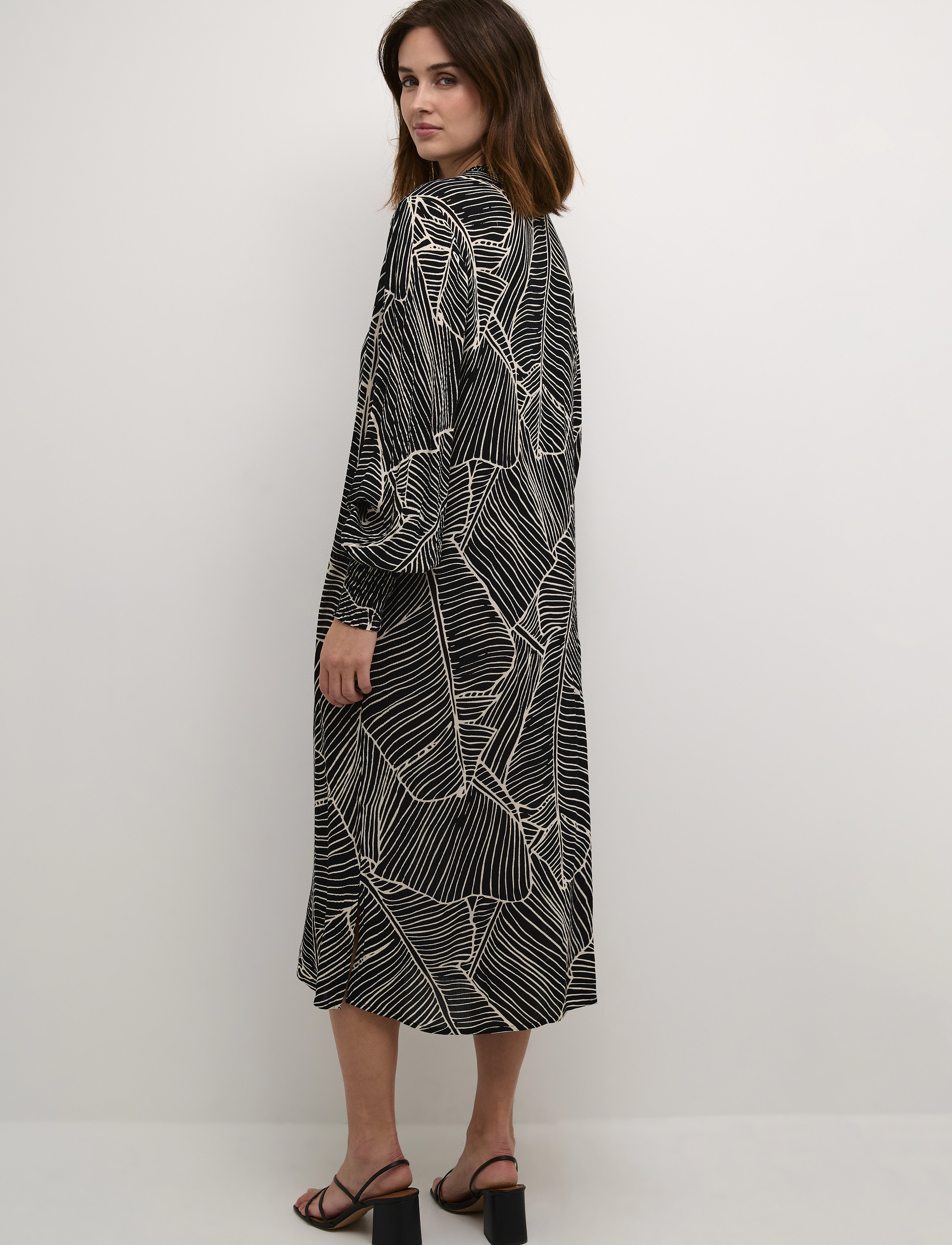 Kaffe - KAgenette Amber Dress - skjortekjoler - black/turtledove leaf print - 3