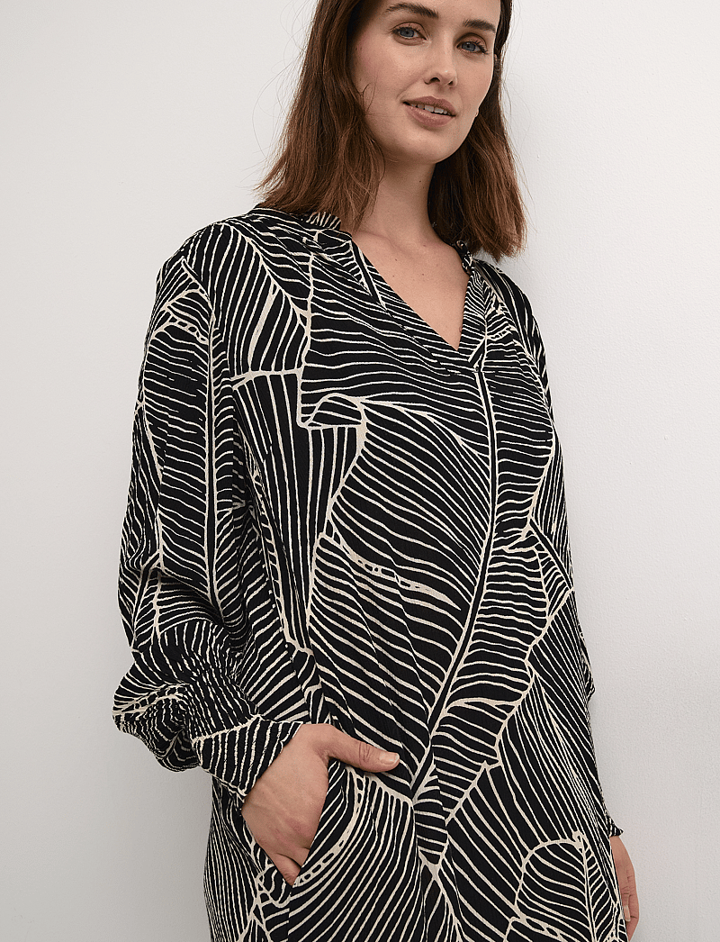 Kaffe - KAgenette Amber Dress - hemdkleider - black/turtledove leaf print - 4