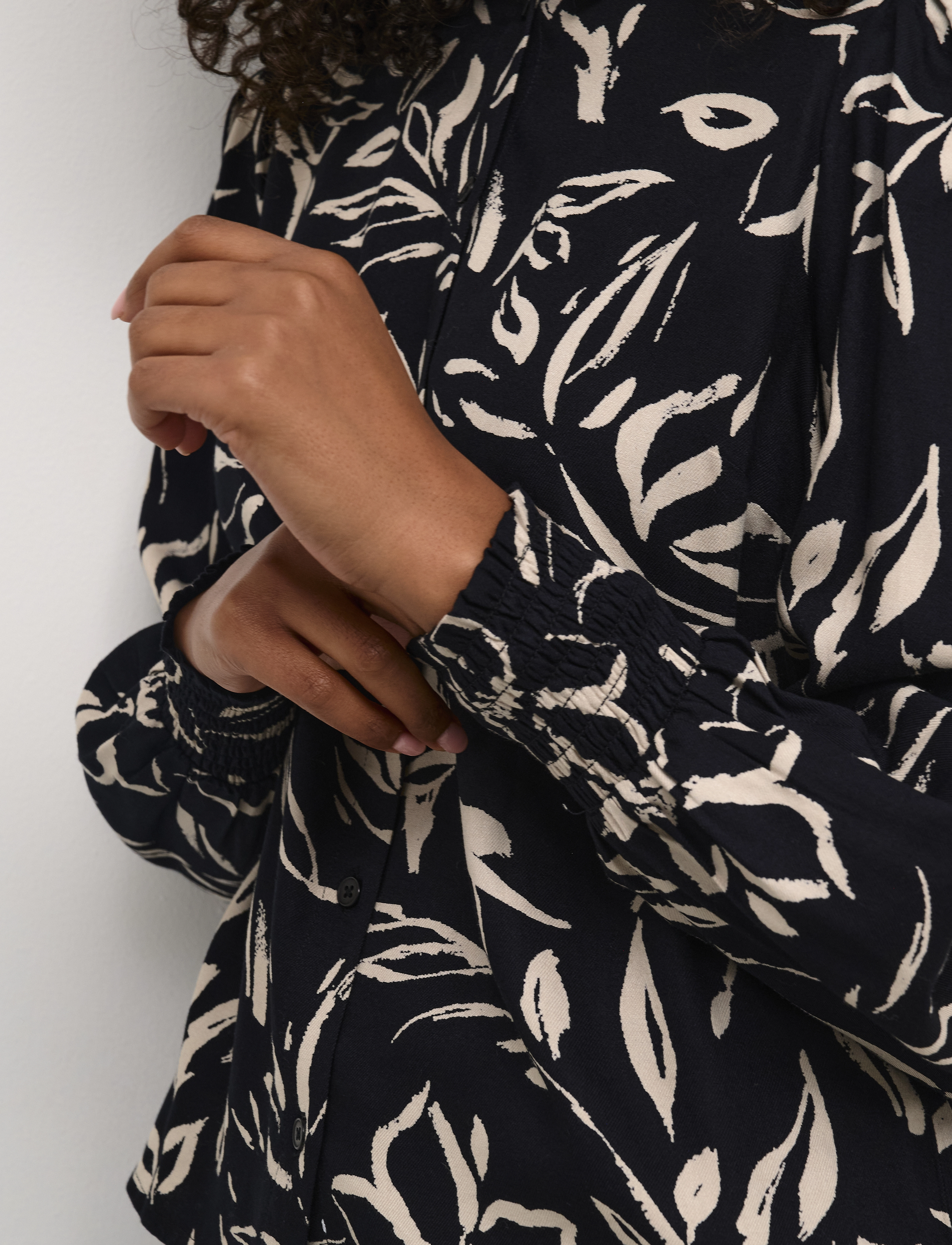Kaffe - KAforrest Shirt - pikkade varrukatega särgid - black/sand painted flower - 5