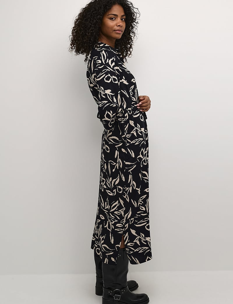 Kaffe - KAforrest Shirt Dress - skjortklänningar - black/sand painted flower - 0