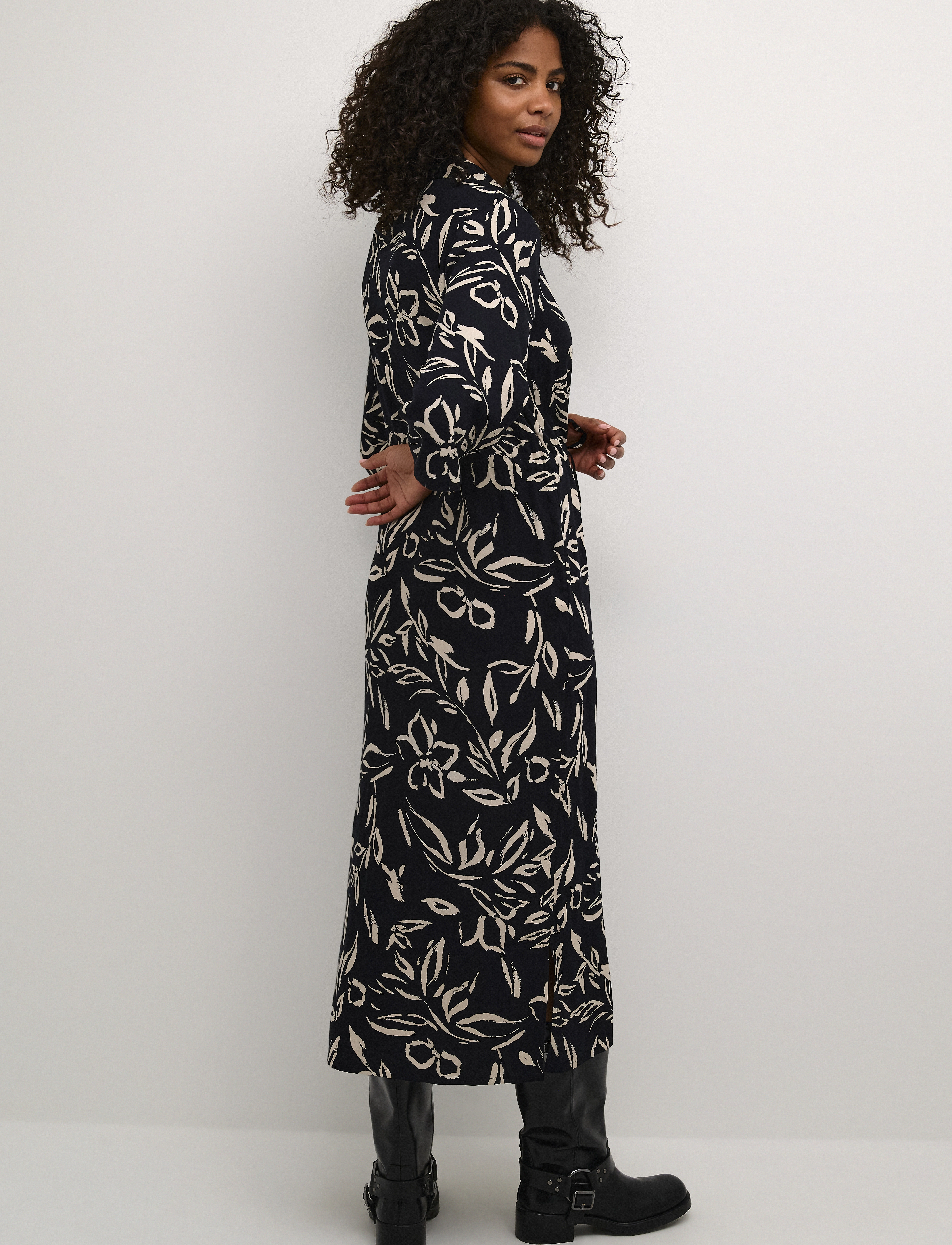 Kaffe - KAforrest Shirt Dress - black/sand painted flower - 4