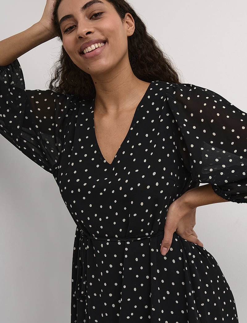 Kaffe - KAsally Dress - midiklänningar - black/white dot - 4