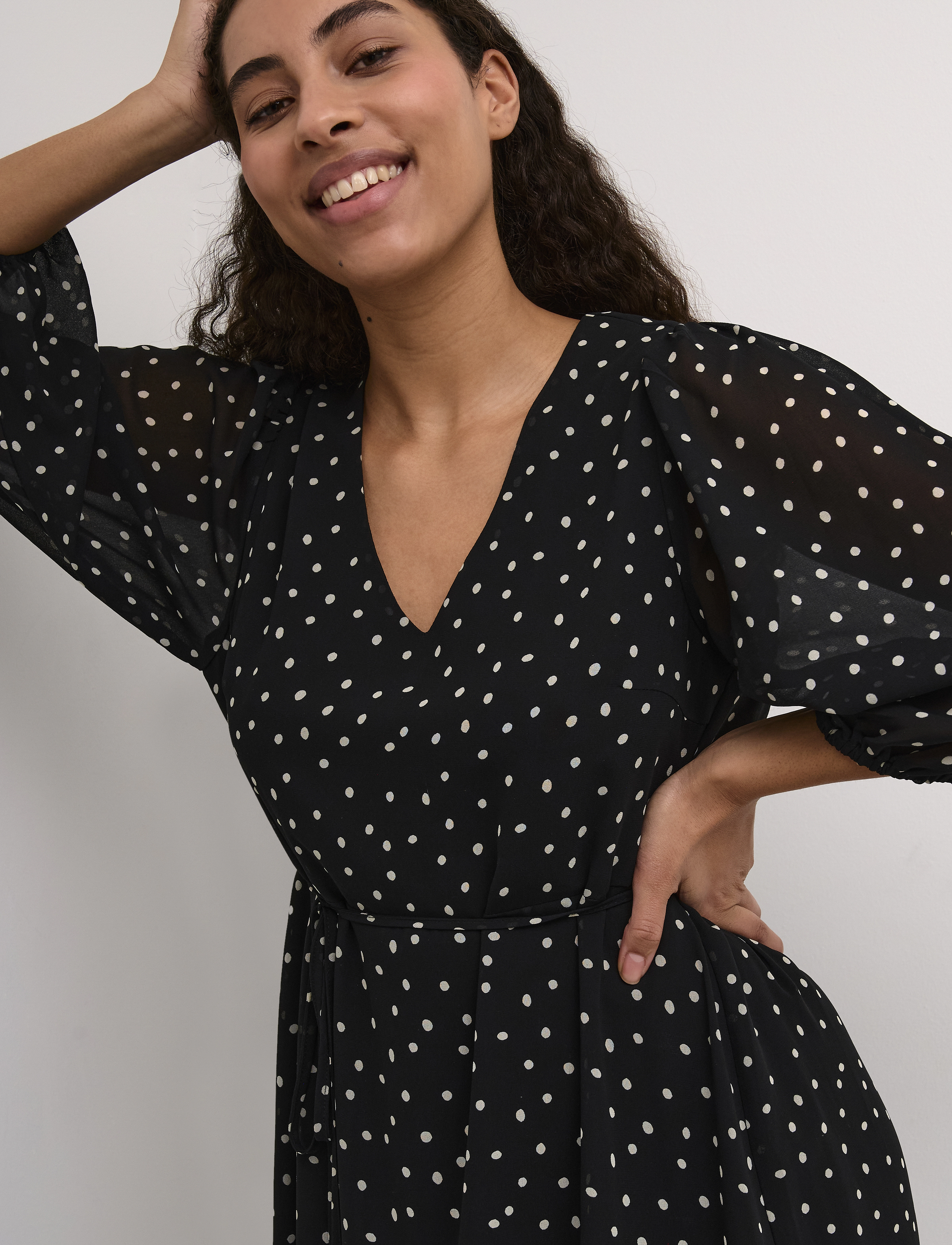Kaffe - KAsally Dress - midi garuma kleitas - black/white dot - 4