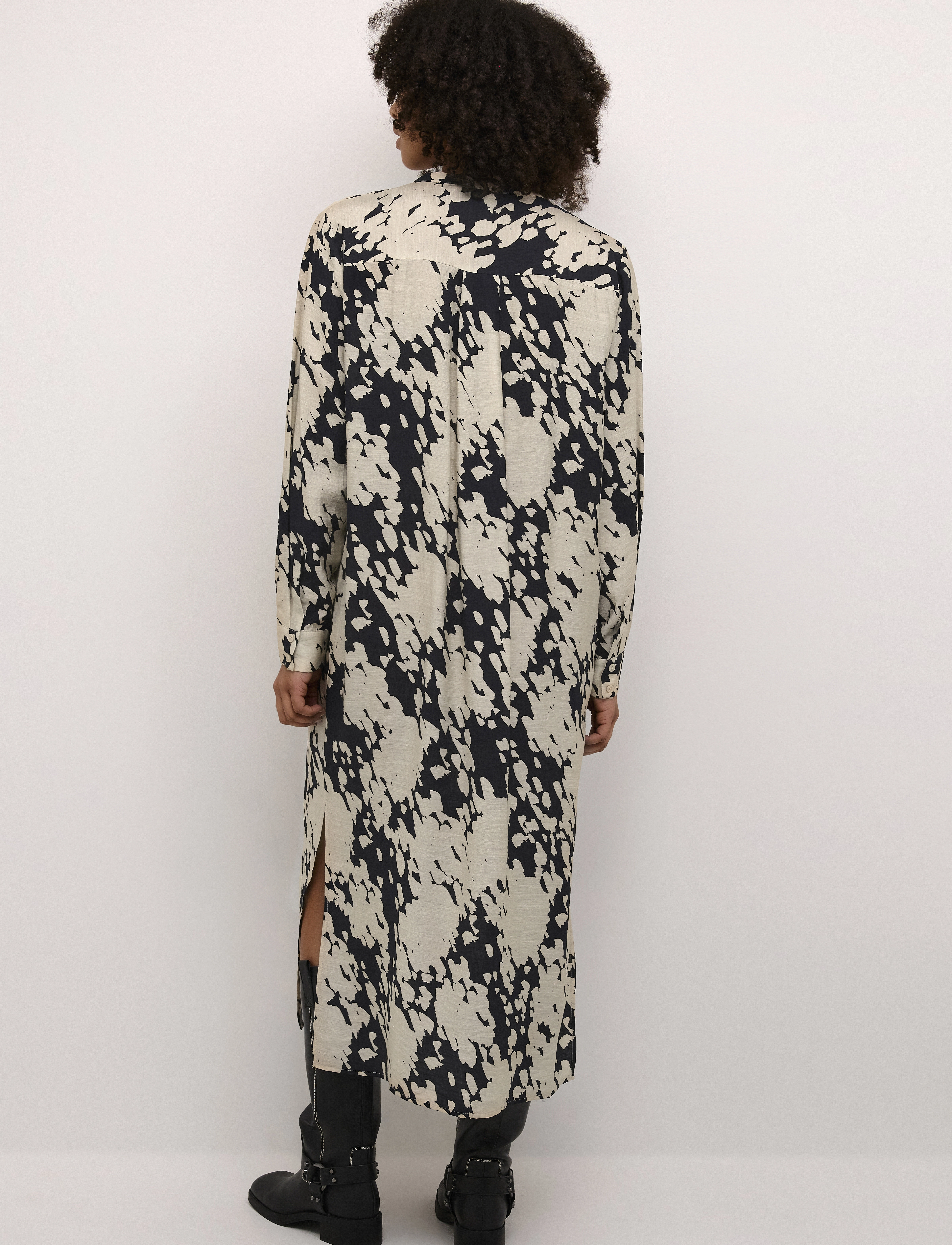 Kaffe - KAlouise Shirt Dress - midi kjoler - black/sand graphic cloud - 3