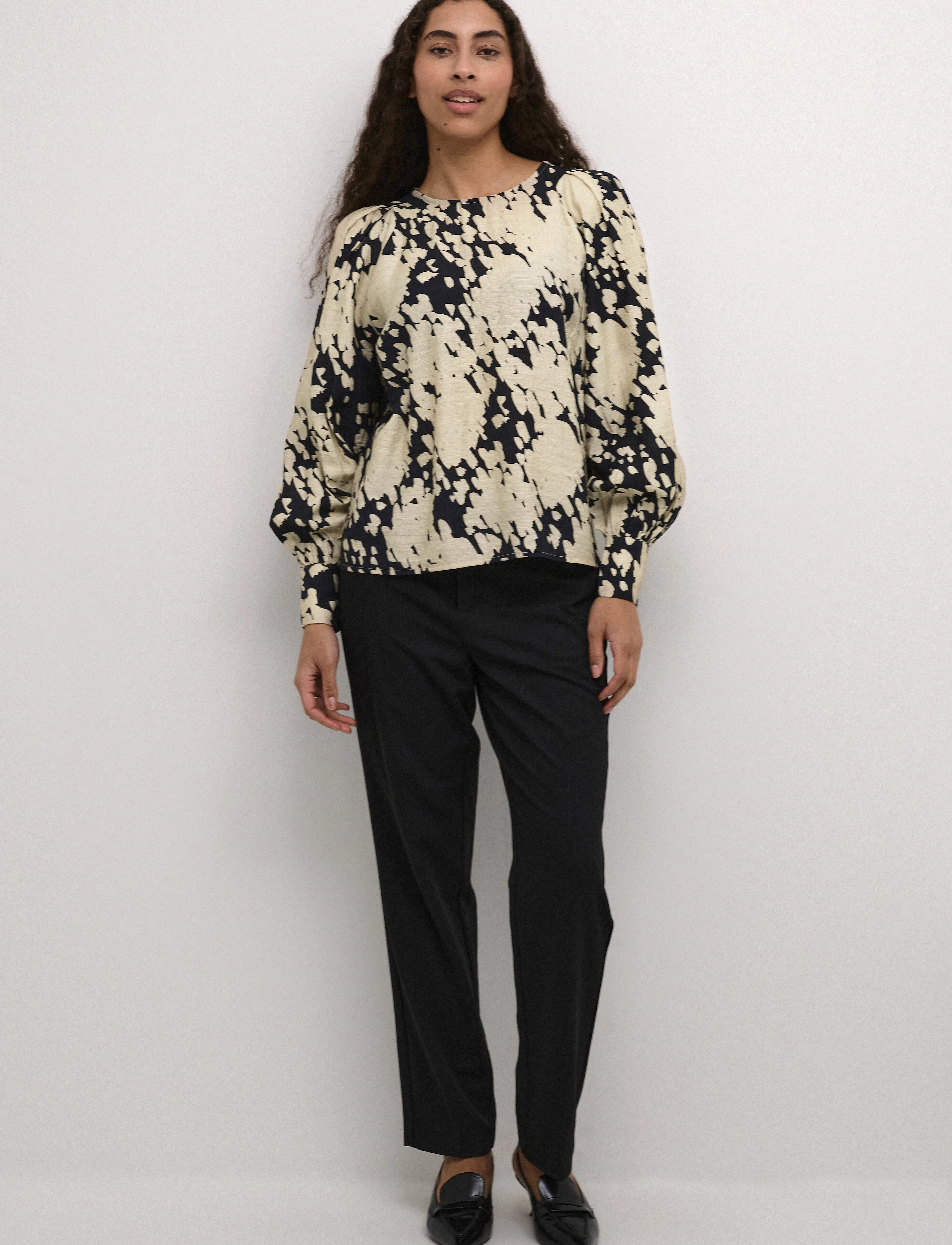 Kaffe - KAlouise Blouse - langärmlige blusen - black/sand graphic cloud - 3