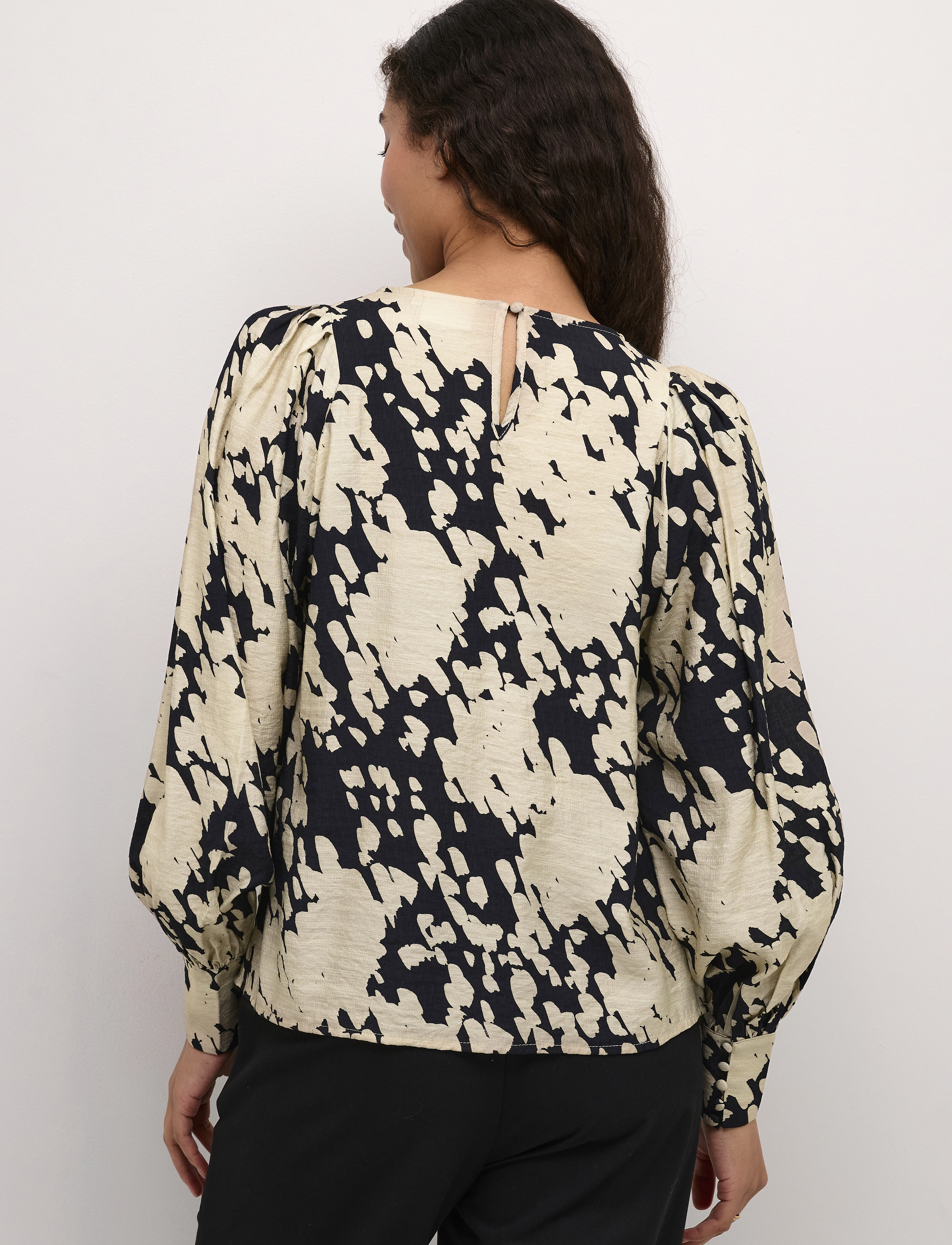 Kaffe - KAlouise Blouse - langärmlige blusen - black/sand graphic cloud - 4
