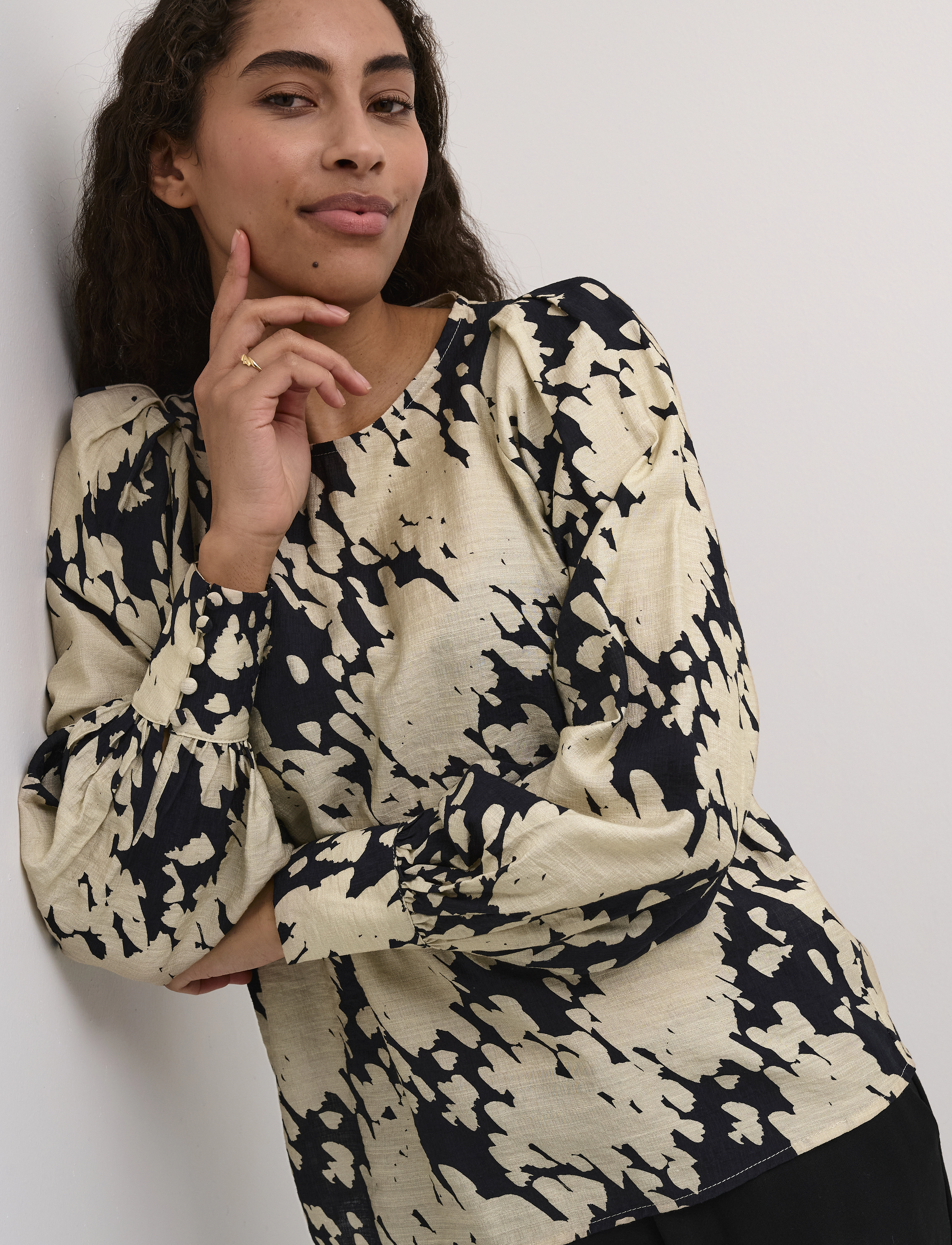 Kaffe - KAlouise Blouse - langärmlige blusen - black/sand graphic cloud - 5