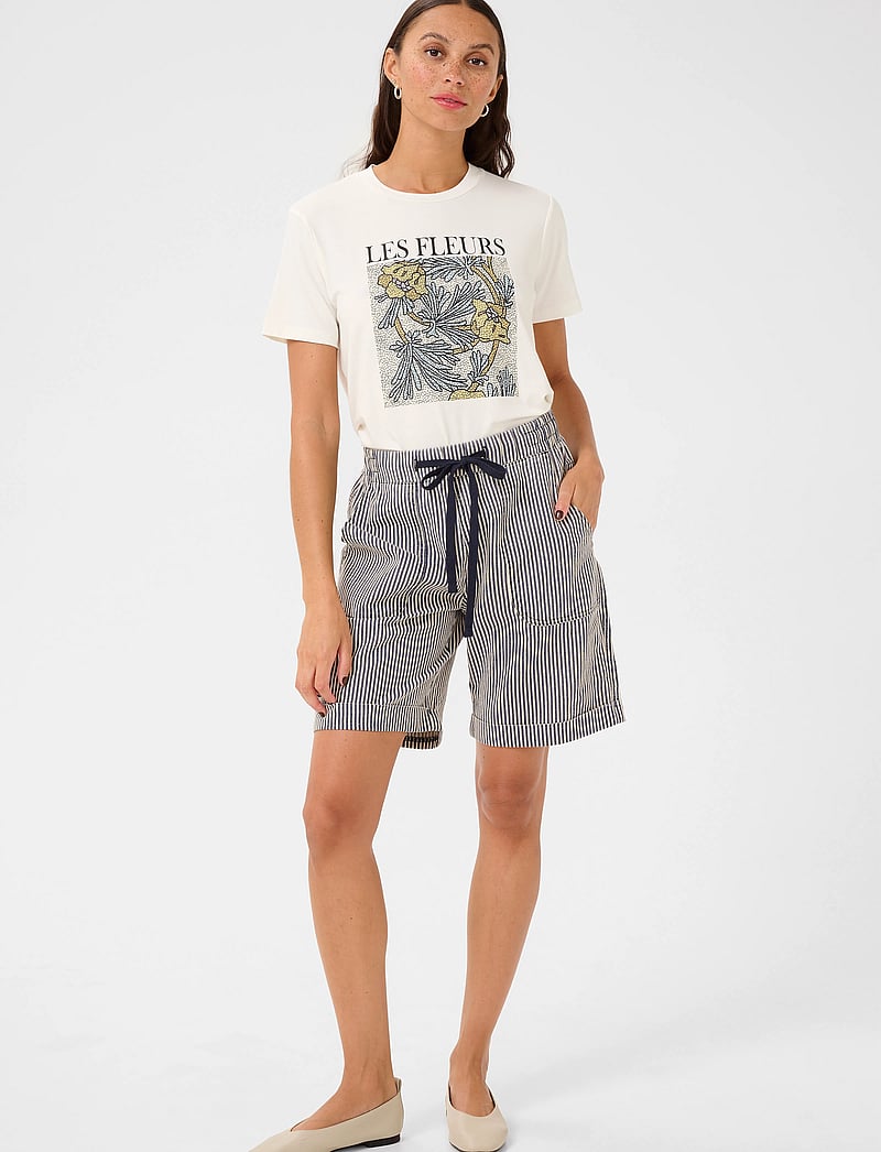 Kaffe - KAnaya Striped Shorts - casual shorts - midnight/white stripe - 3