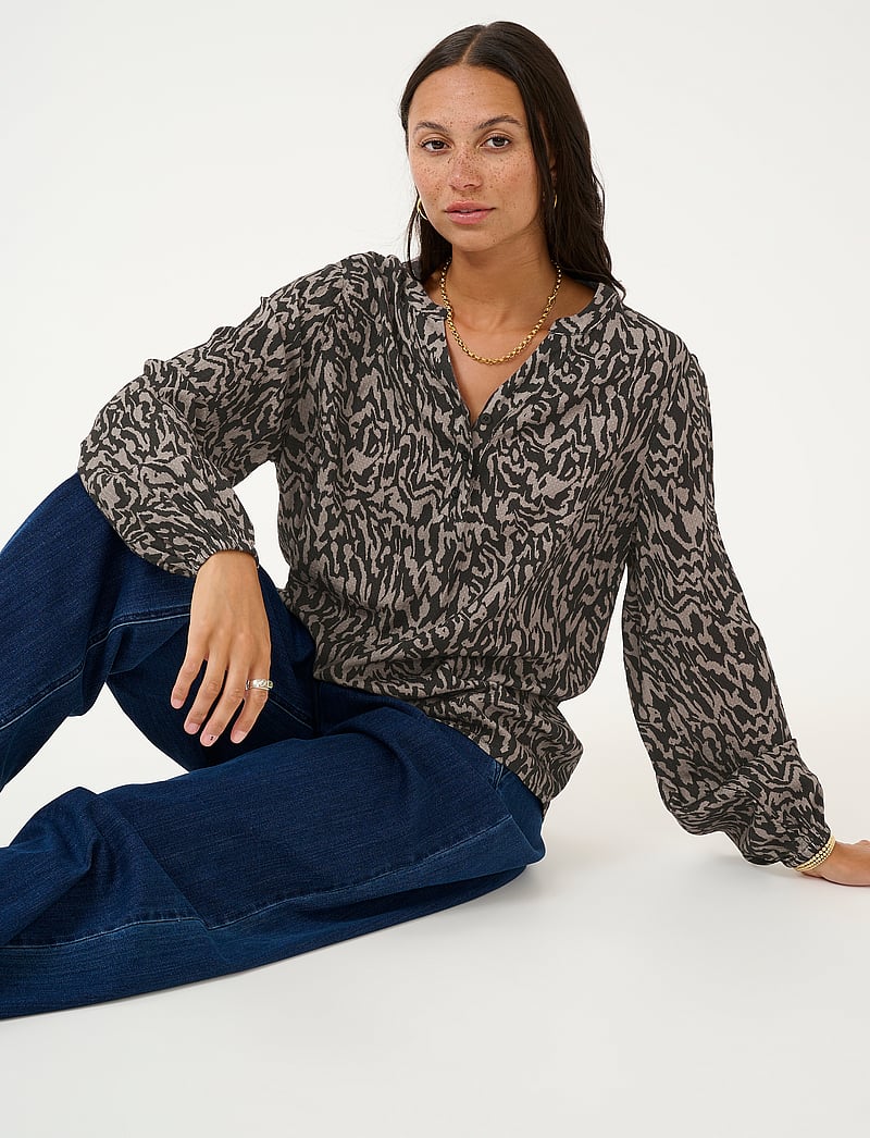 Kaffe - KAmathilde Blouse - langärmlige blusen - black/elephant graphic lines - 5