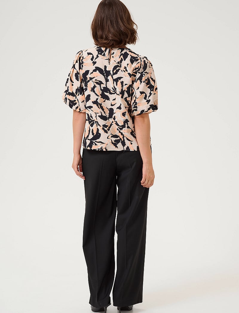 Kaffe - KApaco Blouse - kurzämlige blusen - beige/black/peach blurry leaf - 4