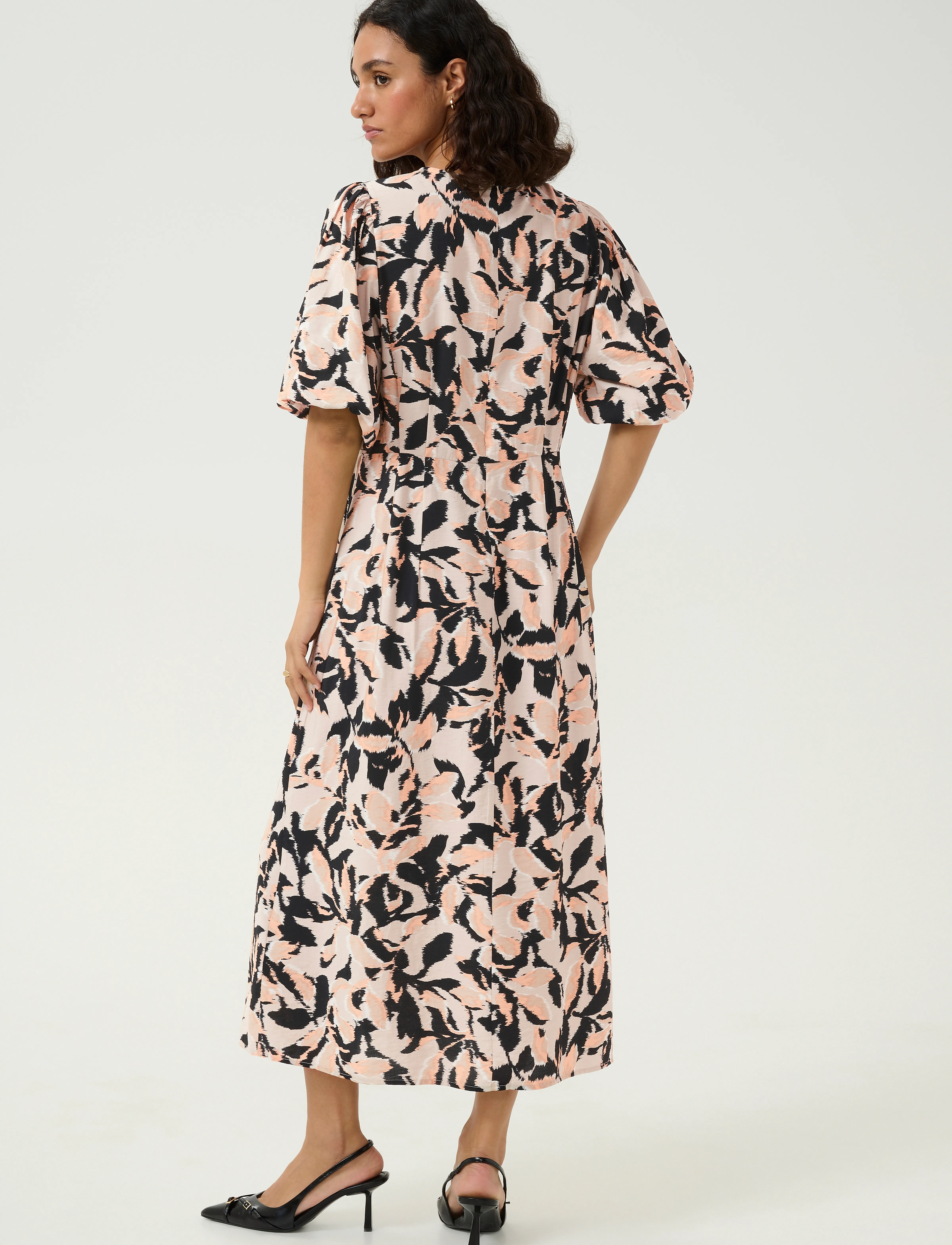 Kaffe - KApaco Dress - kleider - beige/black/peach blurry leaf - 2