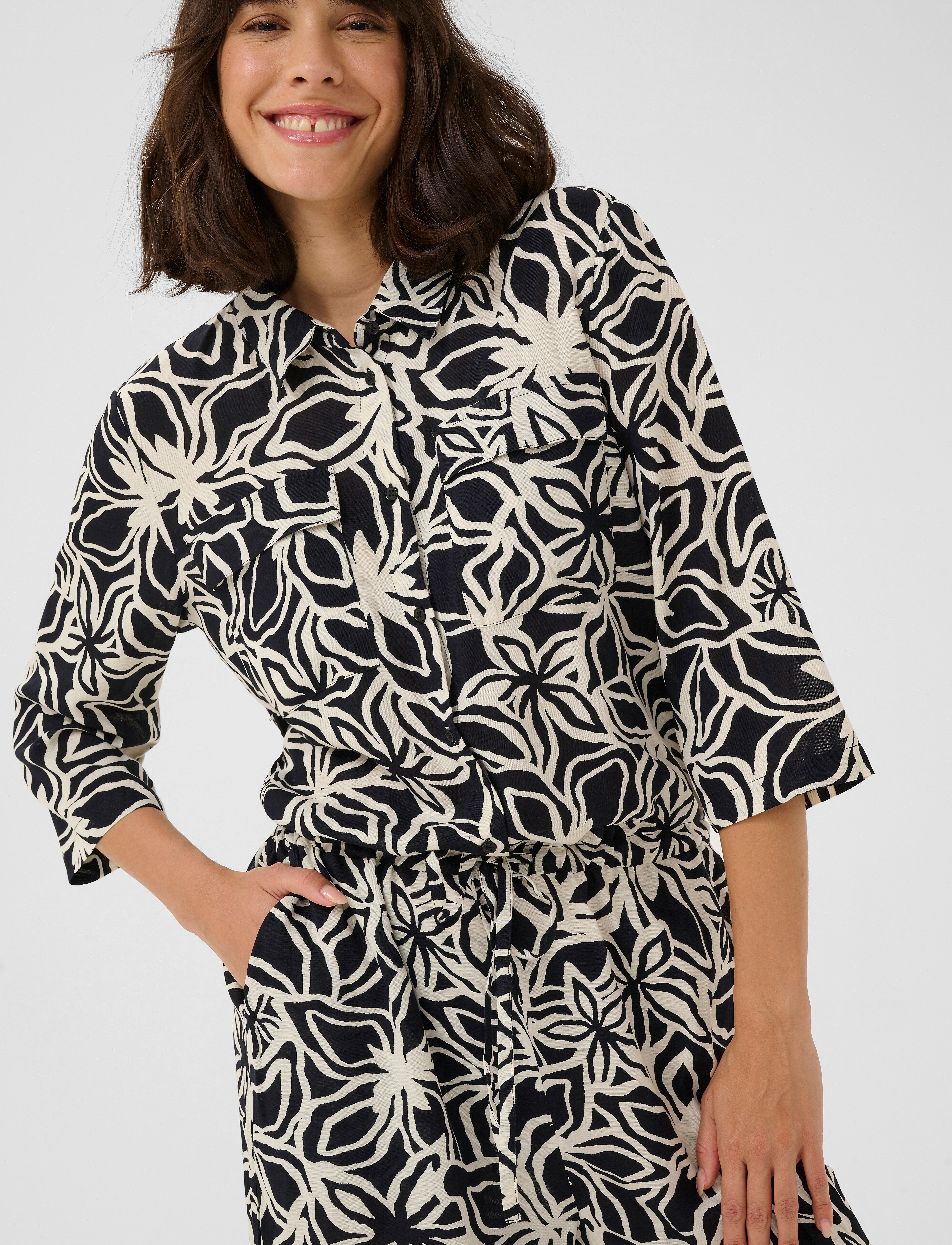 Kaffe - KAsanne Plain Weave Jumpsuit Printe - jumpsuits - black / light beige flower - 4
