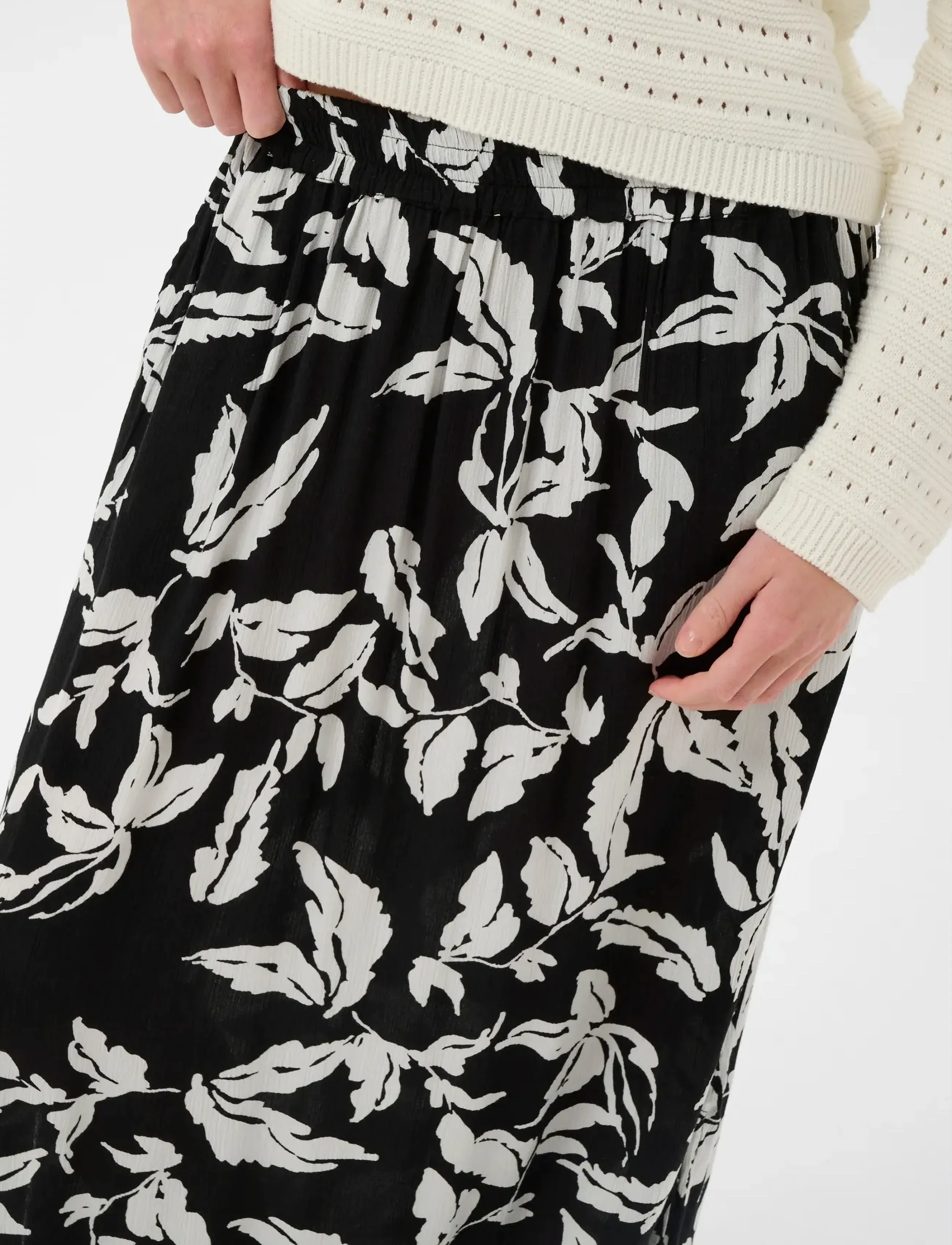 Kaffe - KAedita Amber Skirt - lange rokken - black chalk leaves - 5