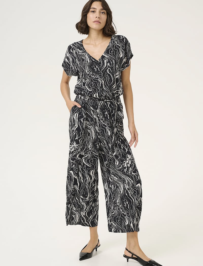 Kaffe - KAmira Plain Weave Jumpsuit Printed - buksedragter - black/chalk graphic print - 0