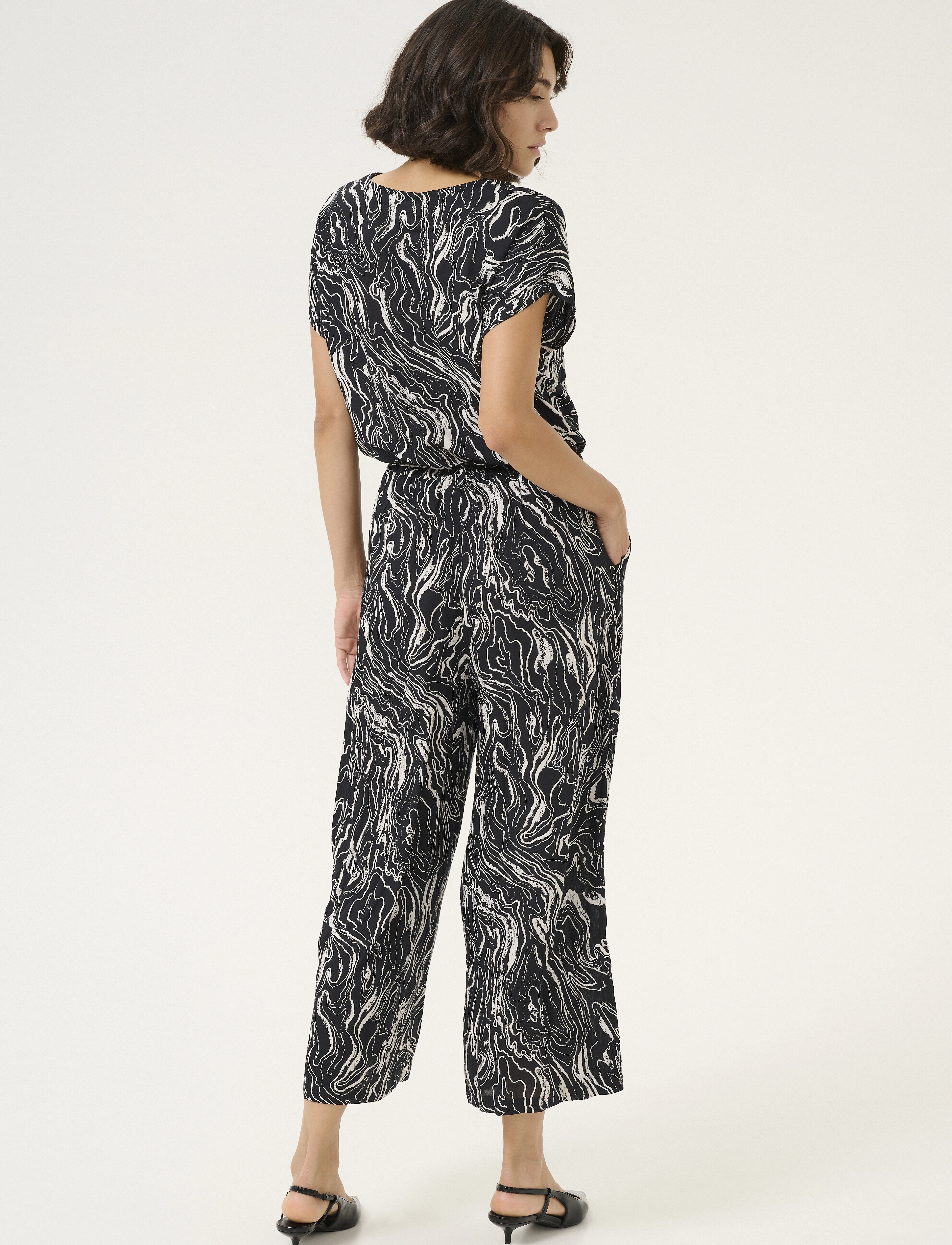 Kaffe - KAmira Plain Weave Jumpsuit Printed - jumpsuits - black/chalk graphic print - 3