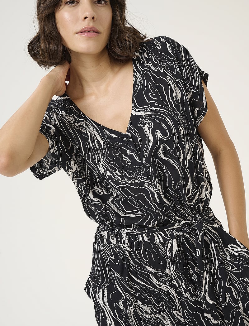 Kaffe - KAmira Plain Weave Jumpsuit Printed - buksedragter - black/chalk graphic print - 4