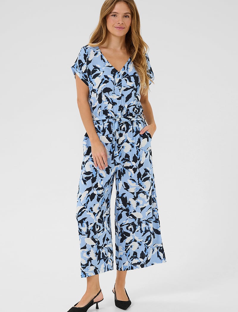 Kaffe - KAmira Plain Weave Jumpsuit Printed - pükskostüümid - blue flower print - 0