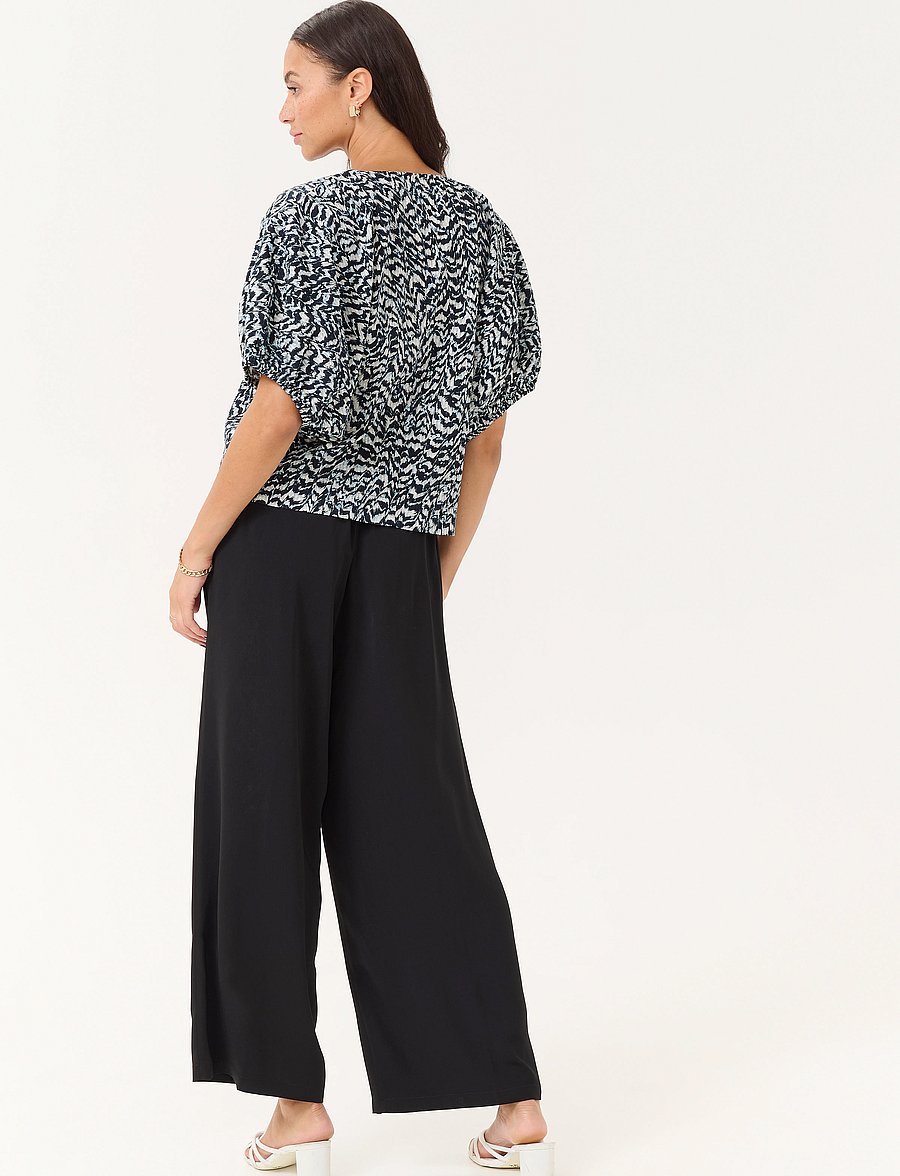 Kaffe - KAruffalo Blouse - kortärmade blusar - blue / white graphic print - 4