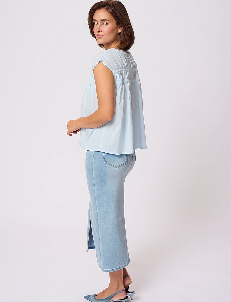 Kaffe - KAthua Blouse - Ärmlösa blusar - nantucket breeze - 4