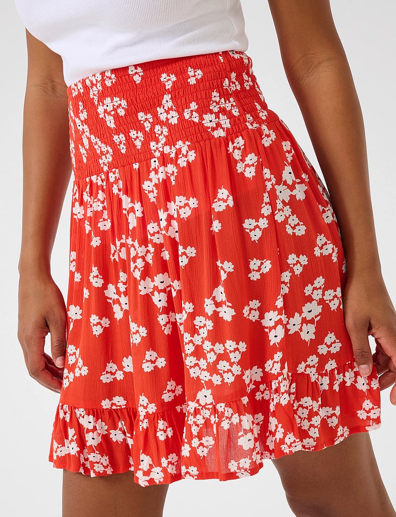 Kaffe - KAthora Amber Skirt - midi-röcke - red/chalk/red petit fleur - 5