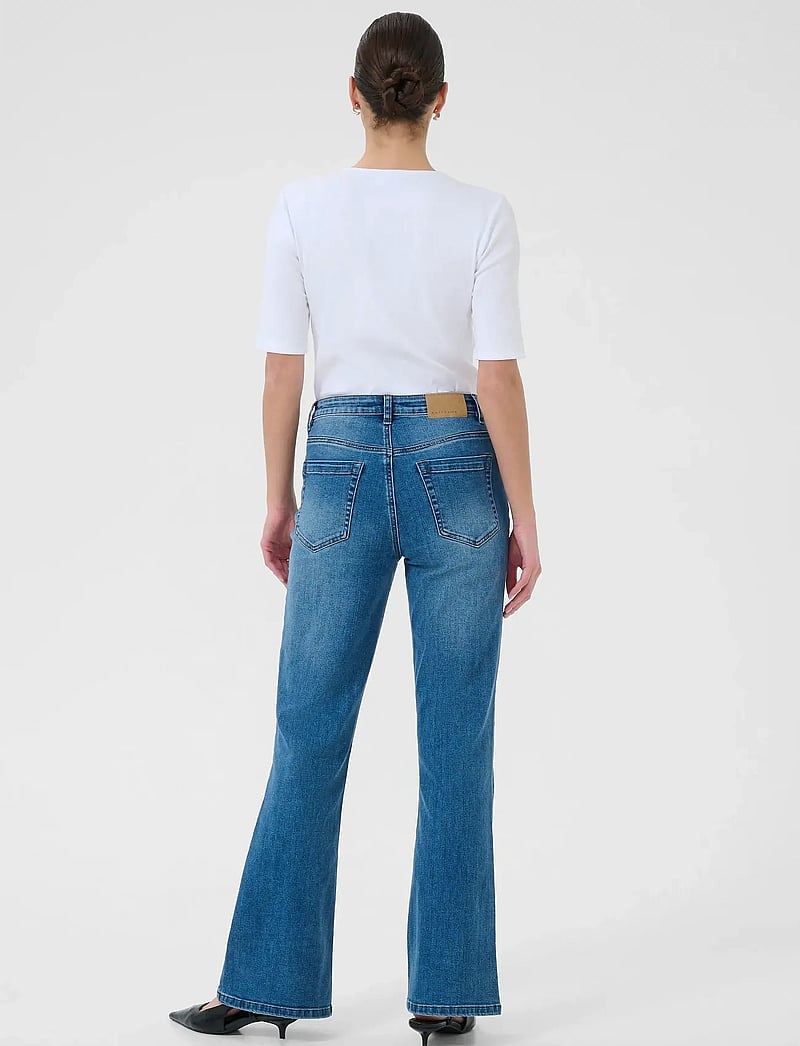 Kaffe - KAforest HW 1Slim Fit Jeans - utsvängda jeans - medium blue denim - 4