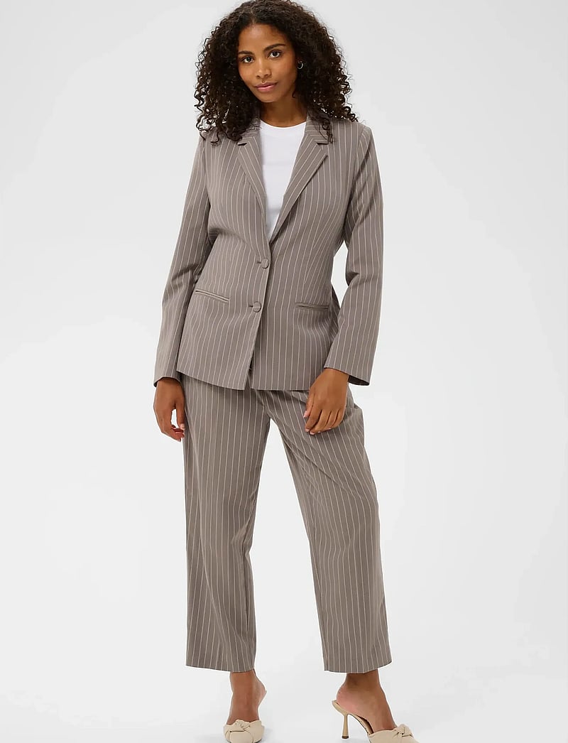 Kaffe - KAmeril Blazer - kavajer med skärp - beige pinstripe - 3