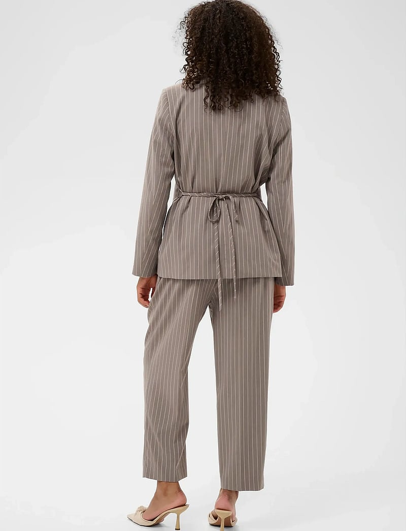 Kaffe - KAmeril Blazer - kavajer med skärp - beige pinstripe - 4