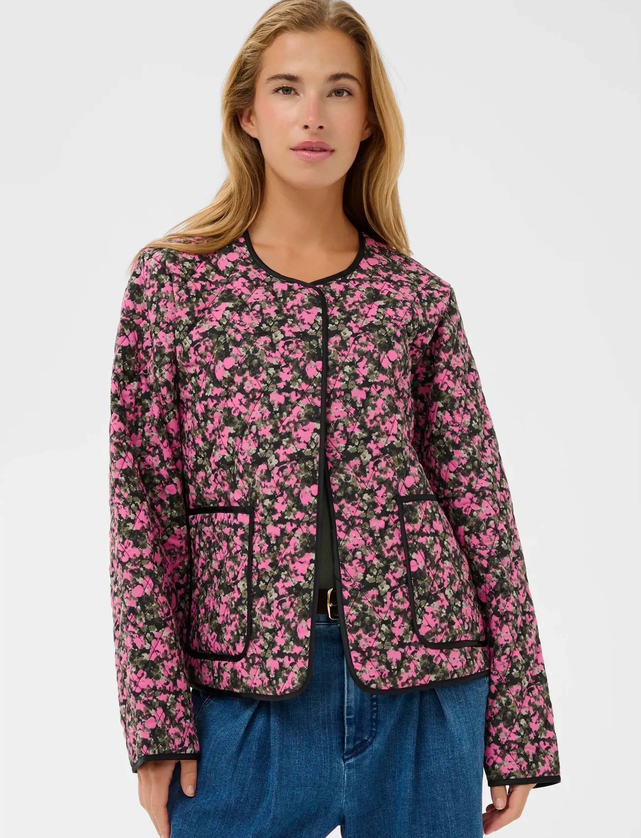 Kaffe KAnuria Jacket - Nyheter - PINK BLACK GRAPHIC FLOWER / multi