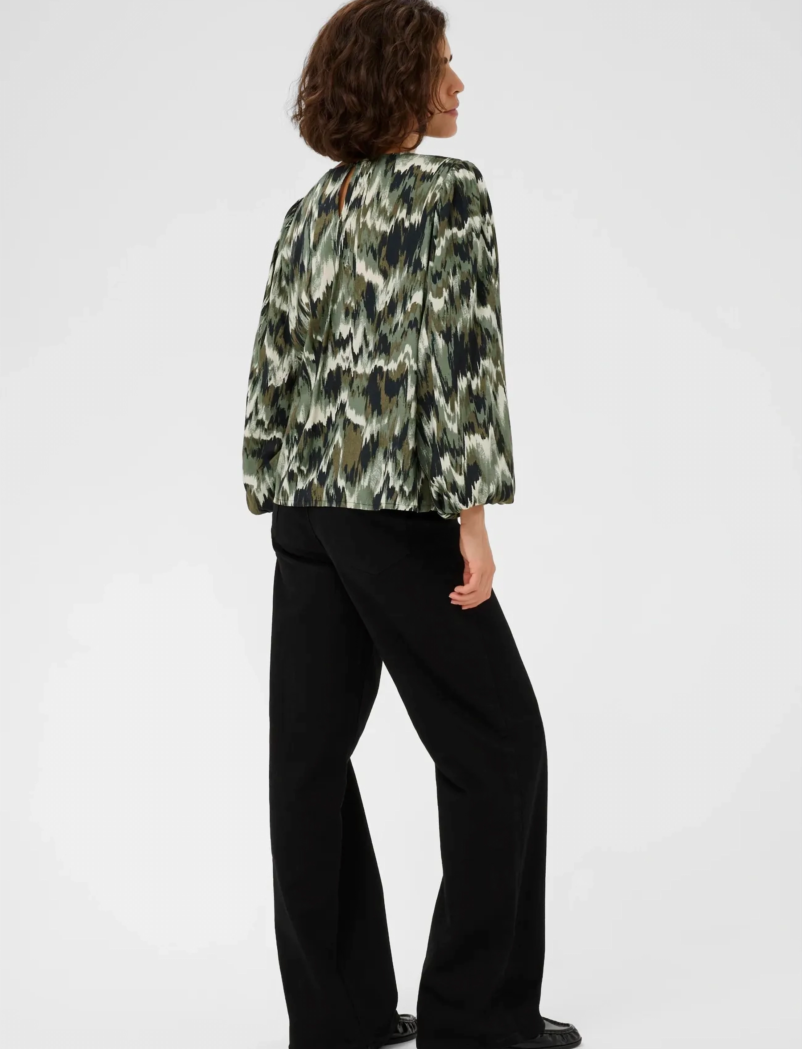 Kaffe - KAkia Blouse - pikkade varrukatega pluusid - green black abstract graphic - 4