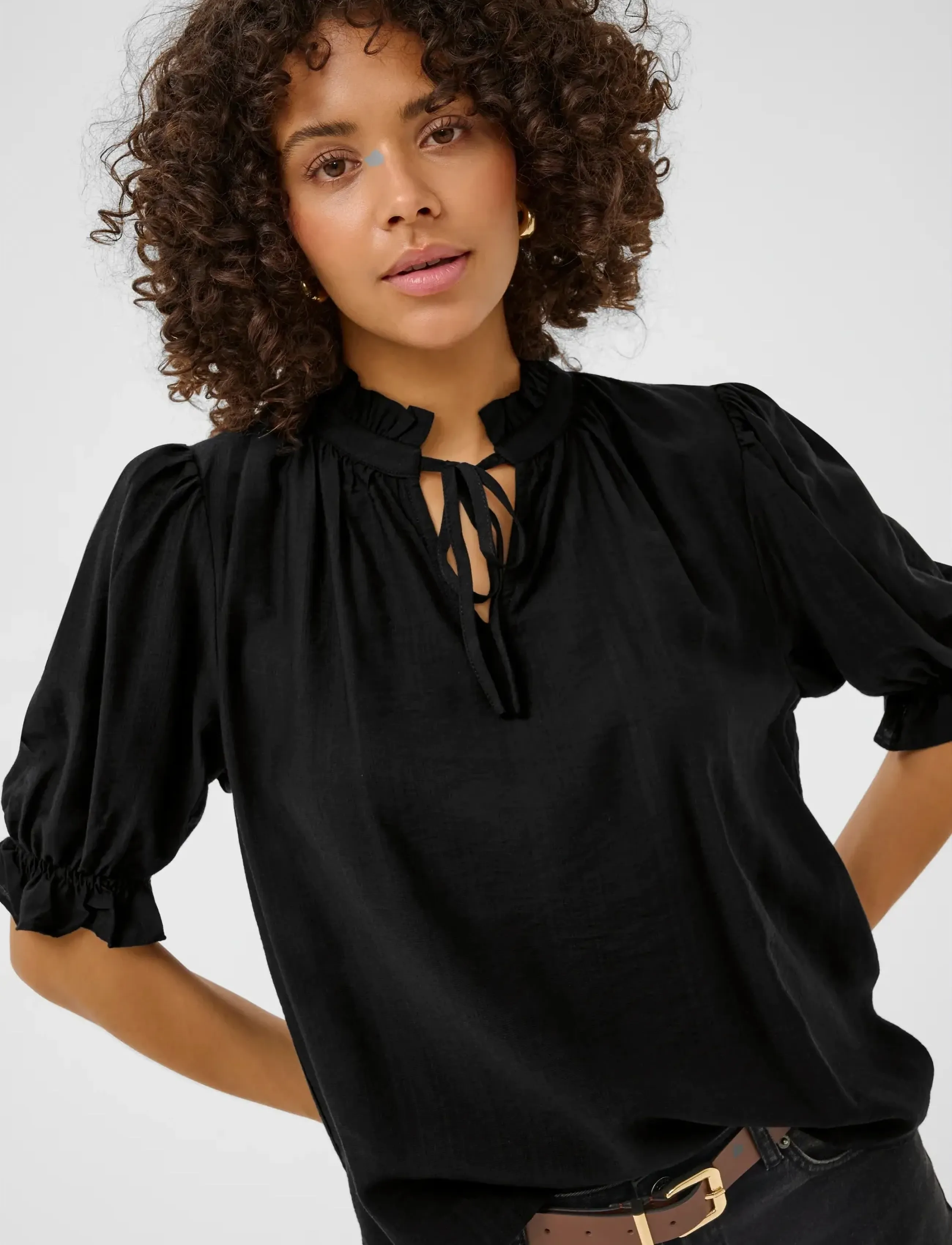 Kaffe - KAlufia Frill Blouse - kurzärmelige blusen - black deep - 5