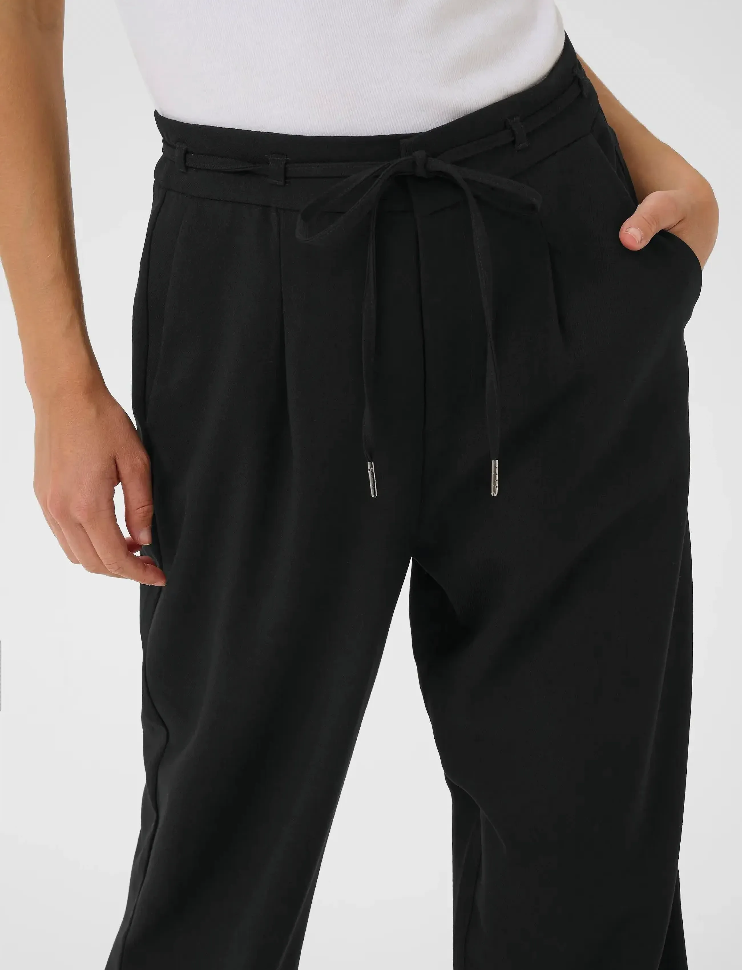 Kaffe - KAmerle Belt Pants - suorat housut - black deep - 5