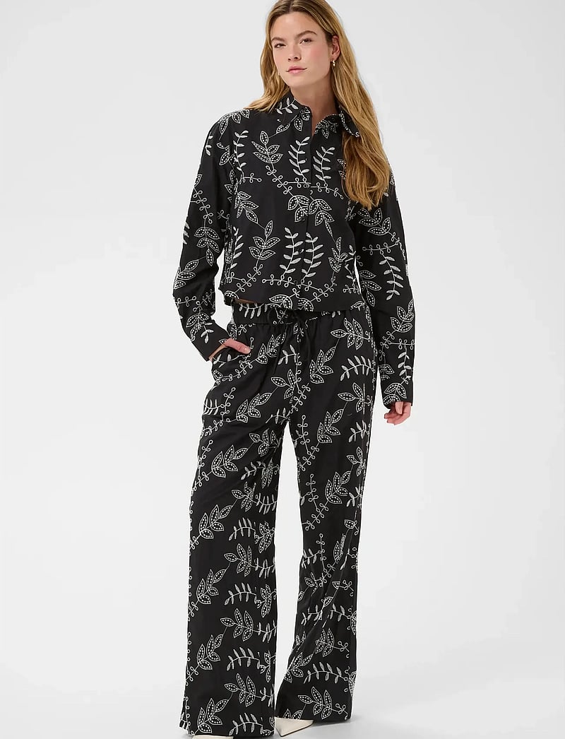 Kaffe - KAelora Shirt - langärmlige hemden - black chalk embroidery - 3