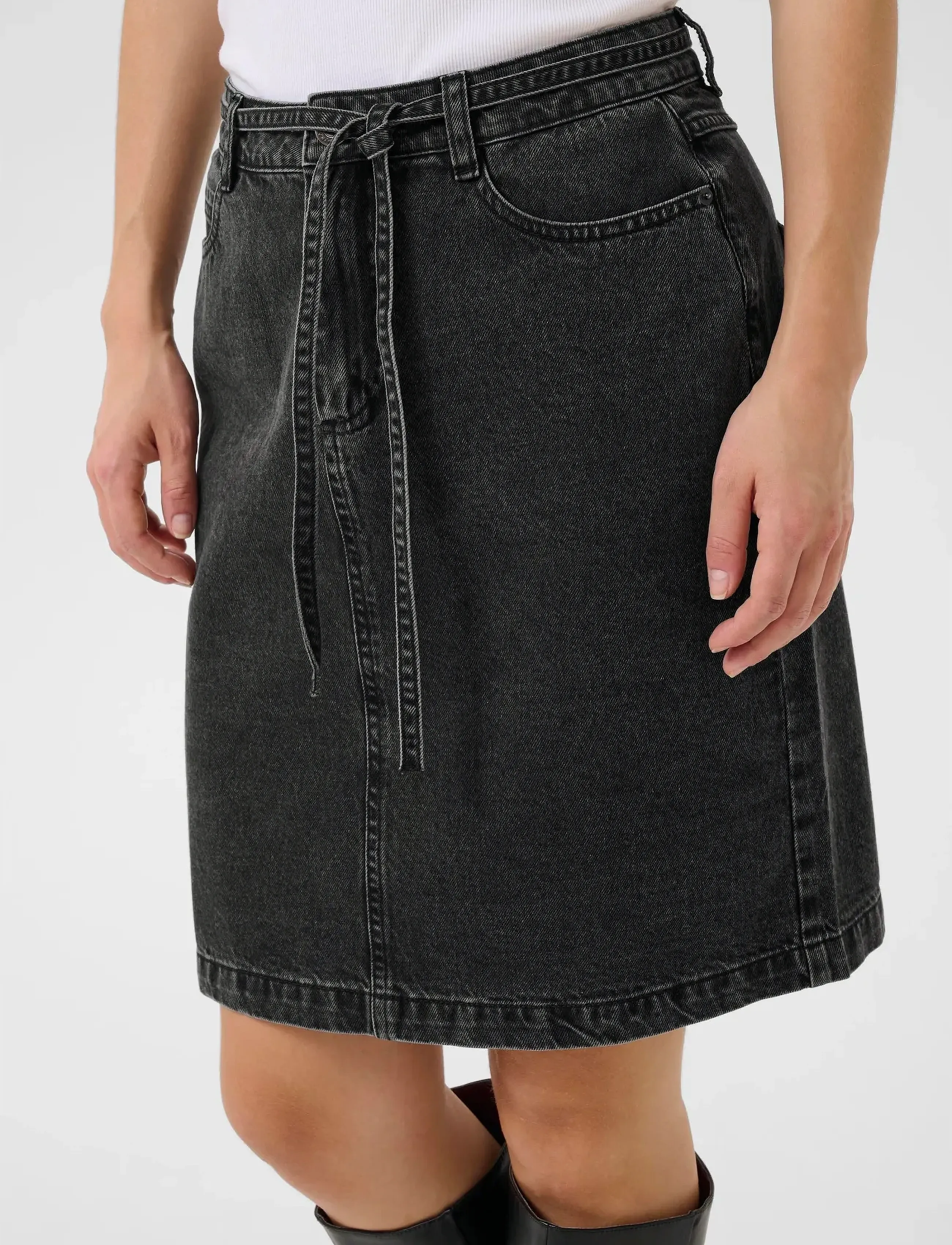 Kaffe - KAcarly Denim Skirt - trumpi sijonai - black washed denim - 5
