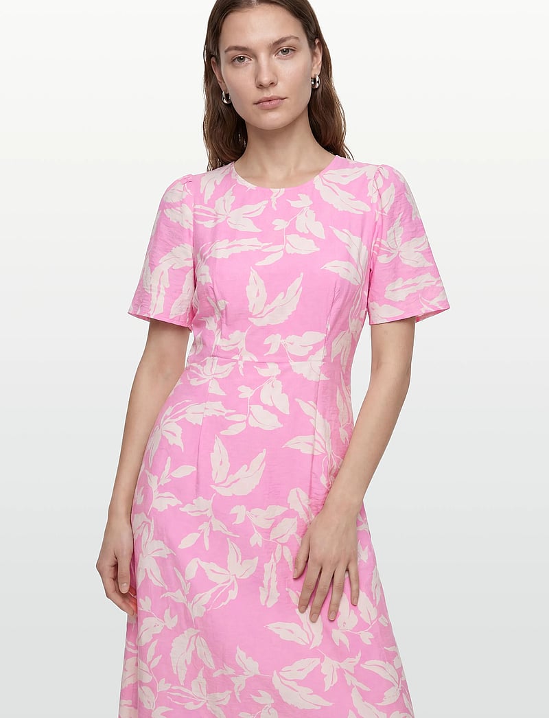Kaffe - KAmarlo Dress - sommerkleider - pink frosting chalk leafs - 3