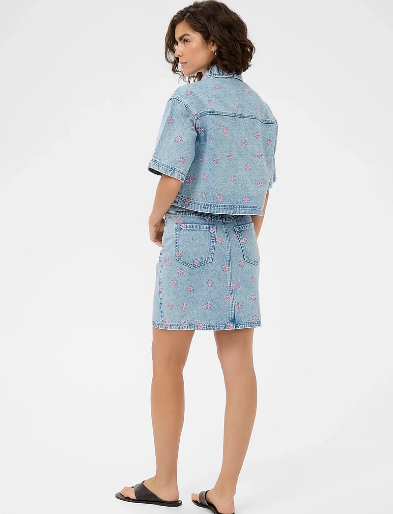 Kaffe - KAbabena Denim SKirt - jeansröcke - blue denim/pink flower emb. - 4