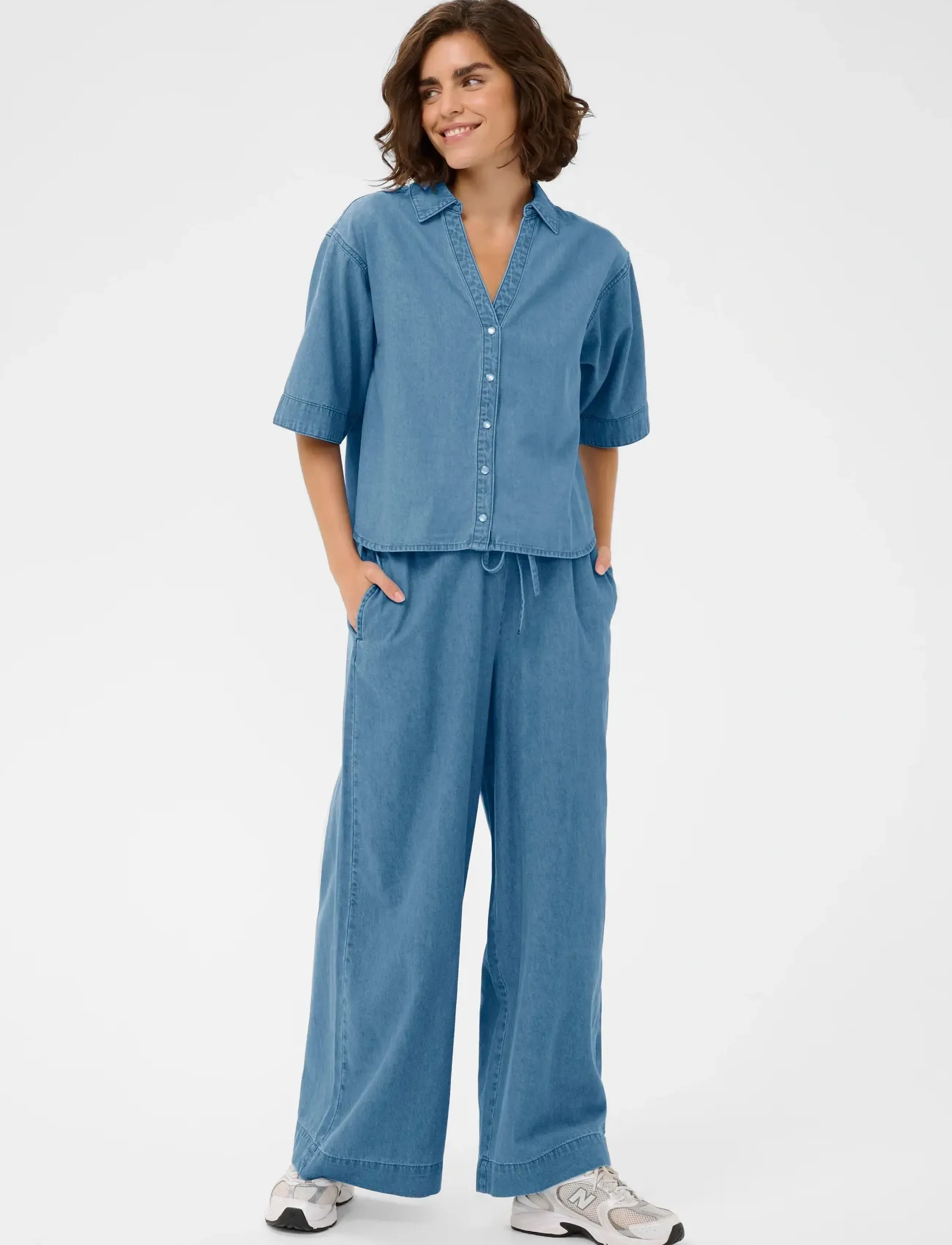Kaffe - KAjade Denim Pants - leveälahkeiset housut - medium blue chambray - 3