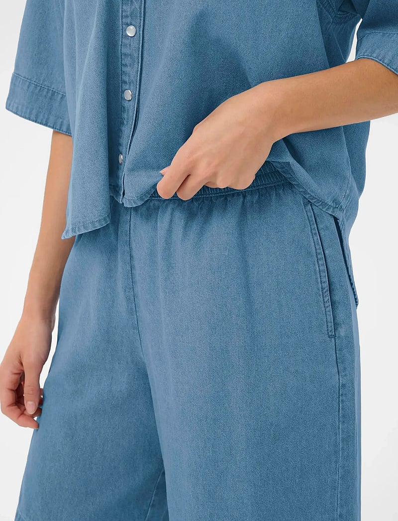 Kaffe - KAjade Denim Shorts - casual shorts - medium blue chambray - 5